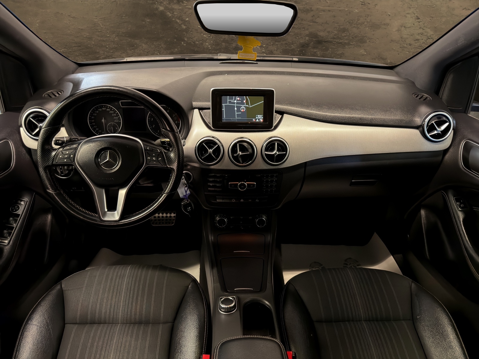 MERCEDES-BENZ B 200 7G-DCT-showroom-element-3