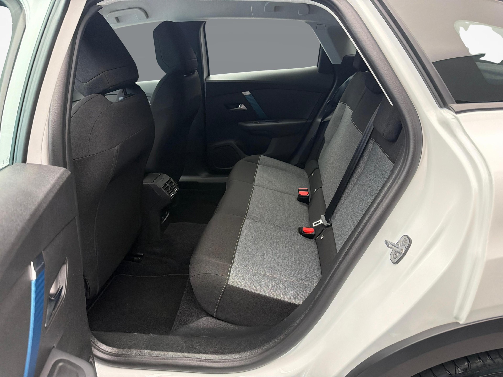 CITROEN e-C4 Swiss Edition-image-11