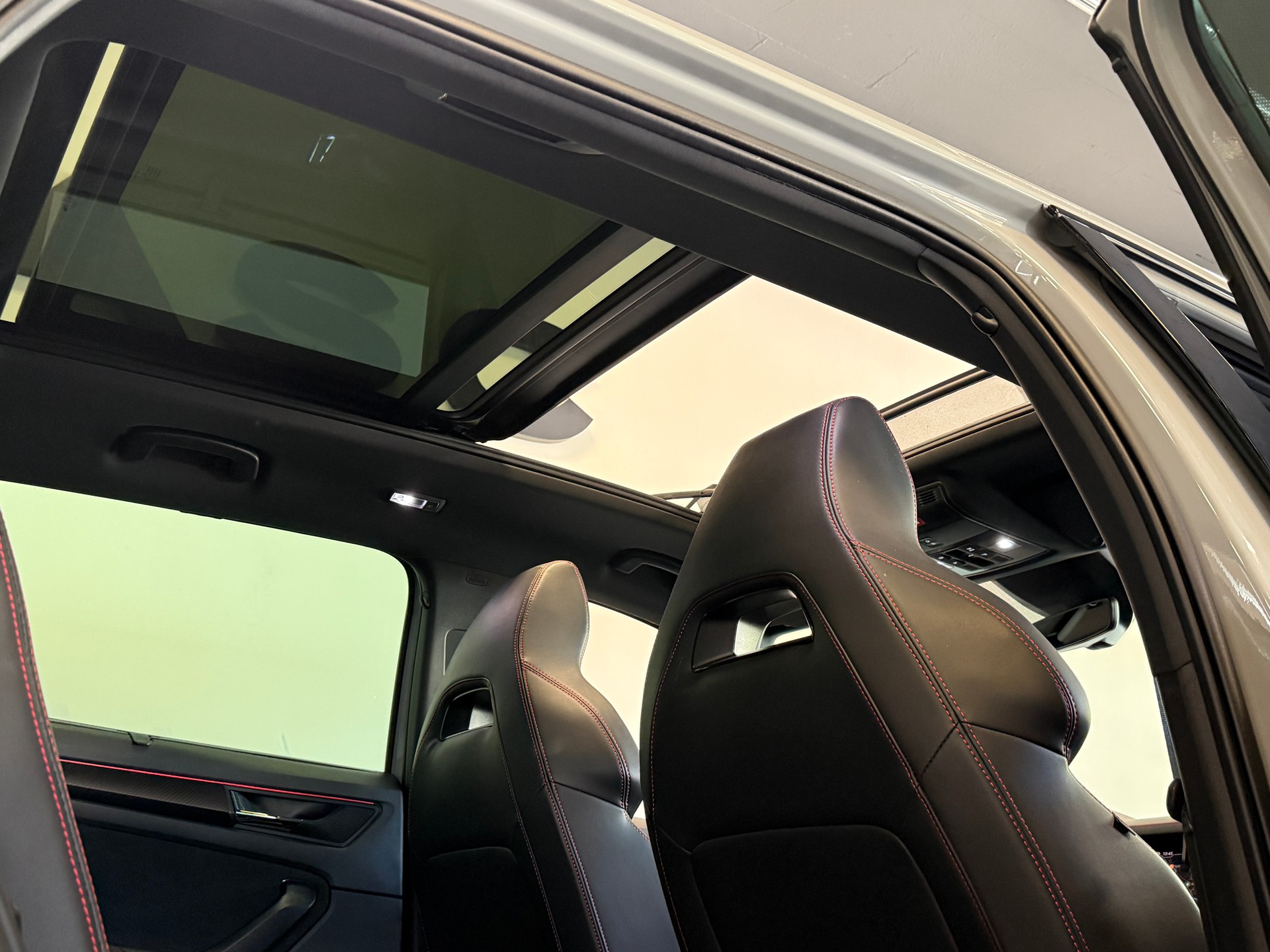 SKODA Kodiaq 2.0 TSI 4x4 RS *Anhängerkupplung*-image-16