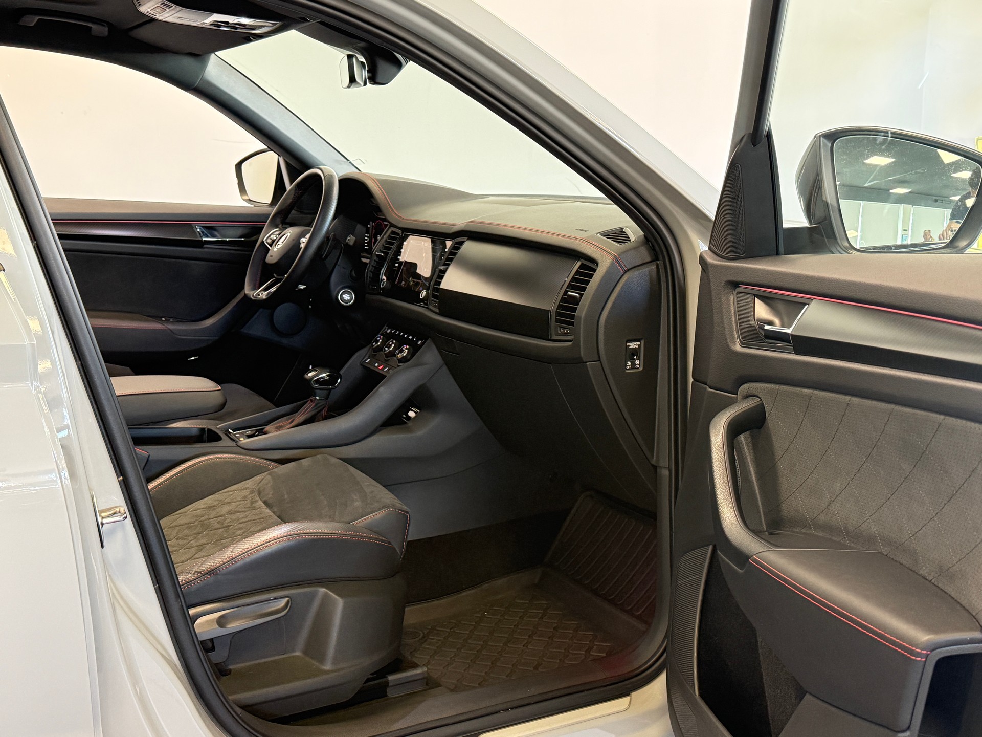 SKODA Kodiaq 2.0 TSI 4x4 RS *Anhängerkupplung*-image-10