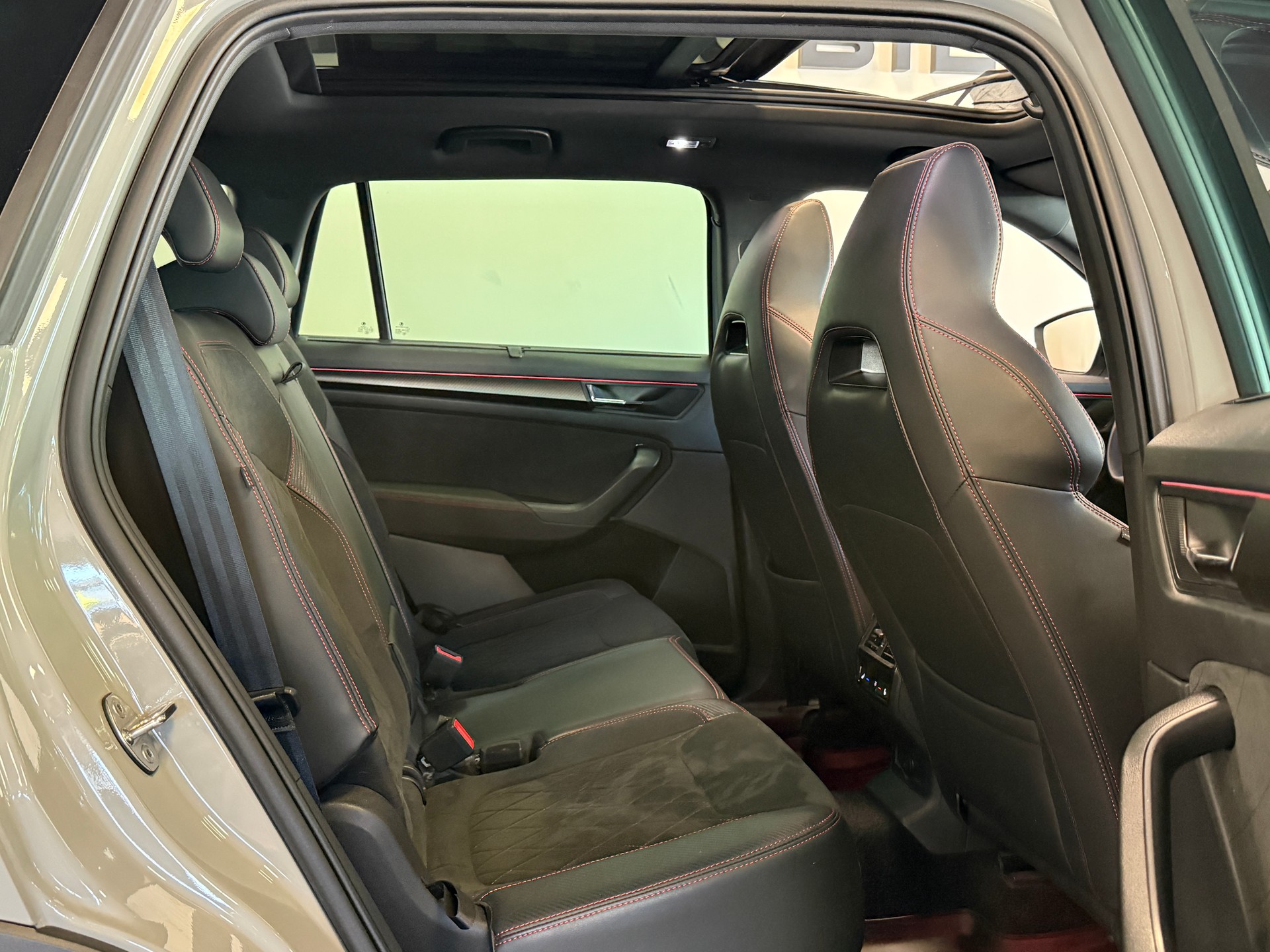 SKODA Kodiaq 2.0 TSI 4x4 RS *Anhängerkupplung*-image-14