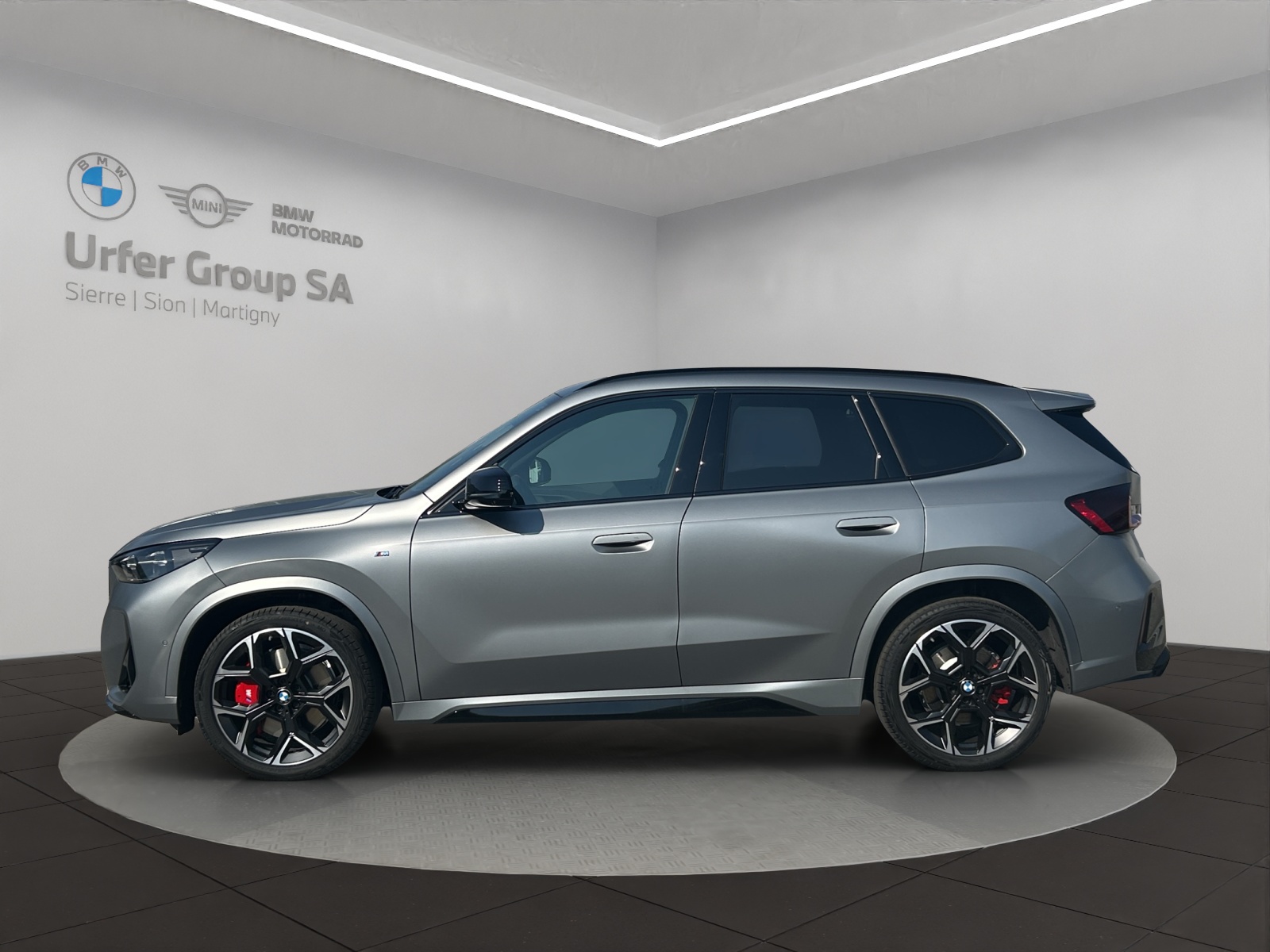 BMW X1 xDrive M35i-showroom-element-1