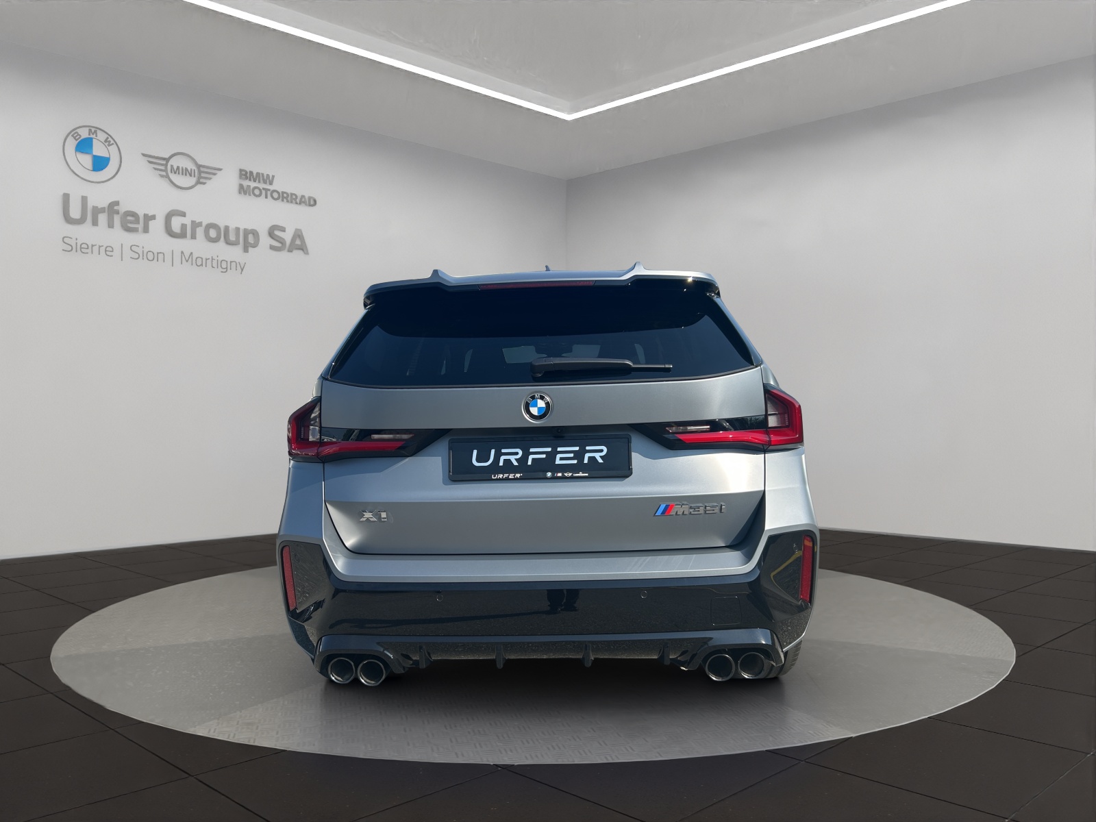 BMW X1 xDrive M35i-showroom-element-3
