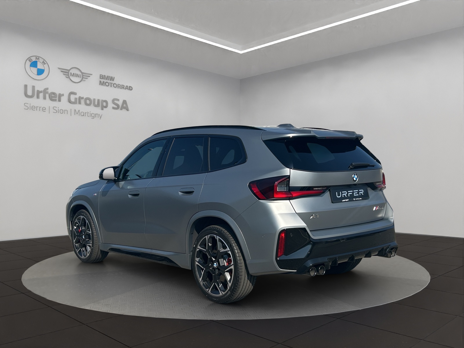 BMW X1 xDrive M35i-showroom-element-2