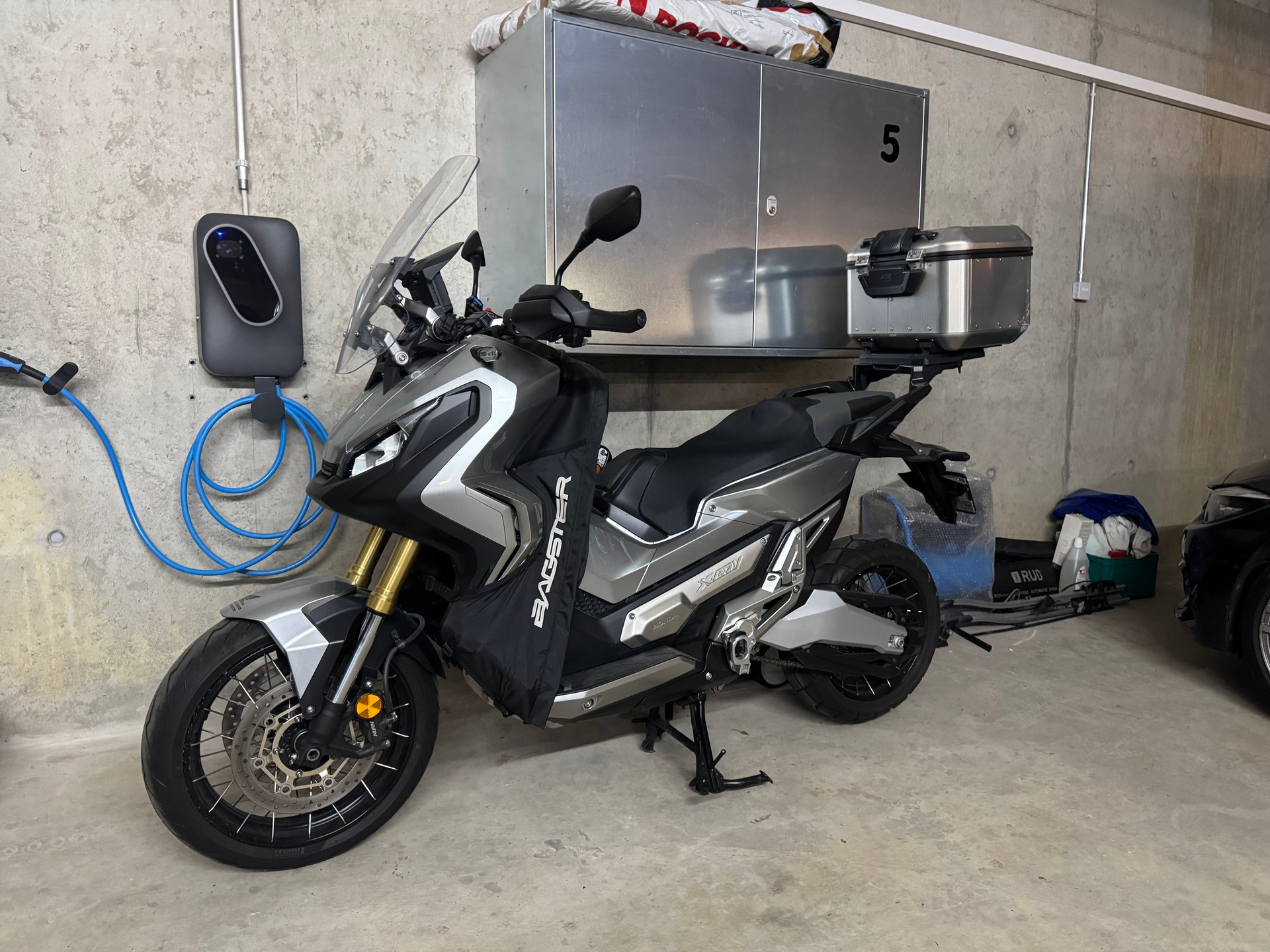 HONDA X-ADV 750 ABS-image-0