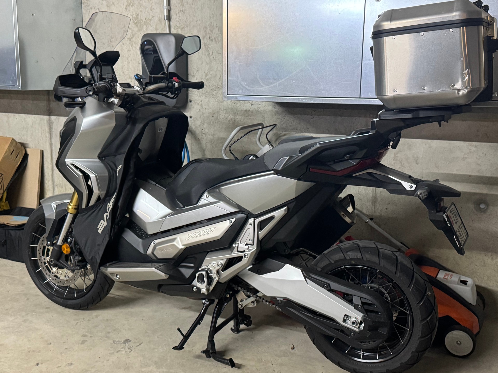 HONDA X-ADV 750 ABS-image-4