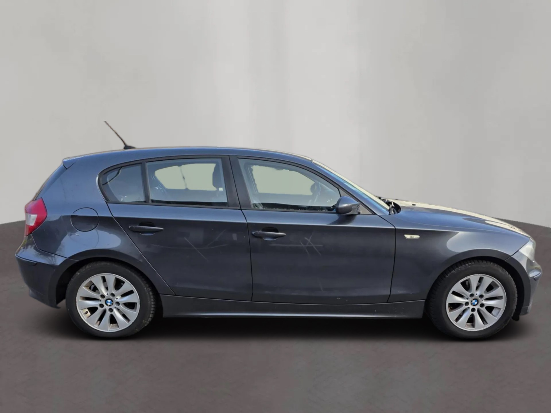 BMW 116i-image-7