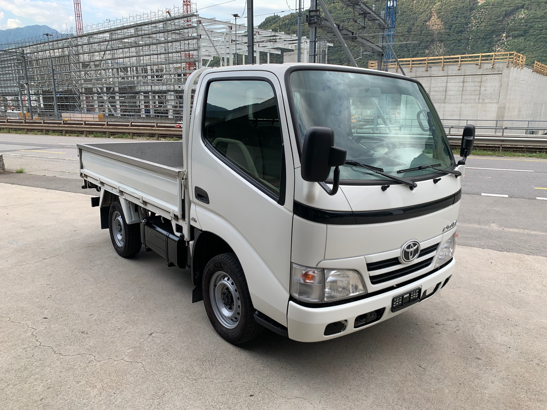 TOYOTA Dyna 100 SWB