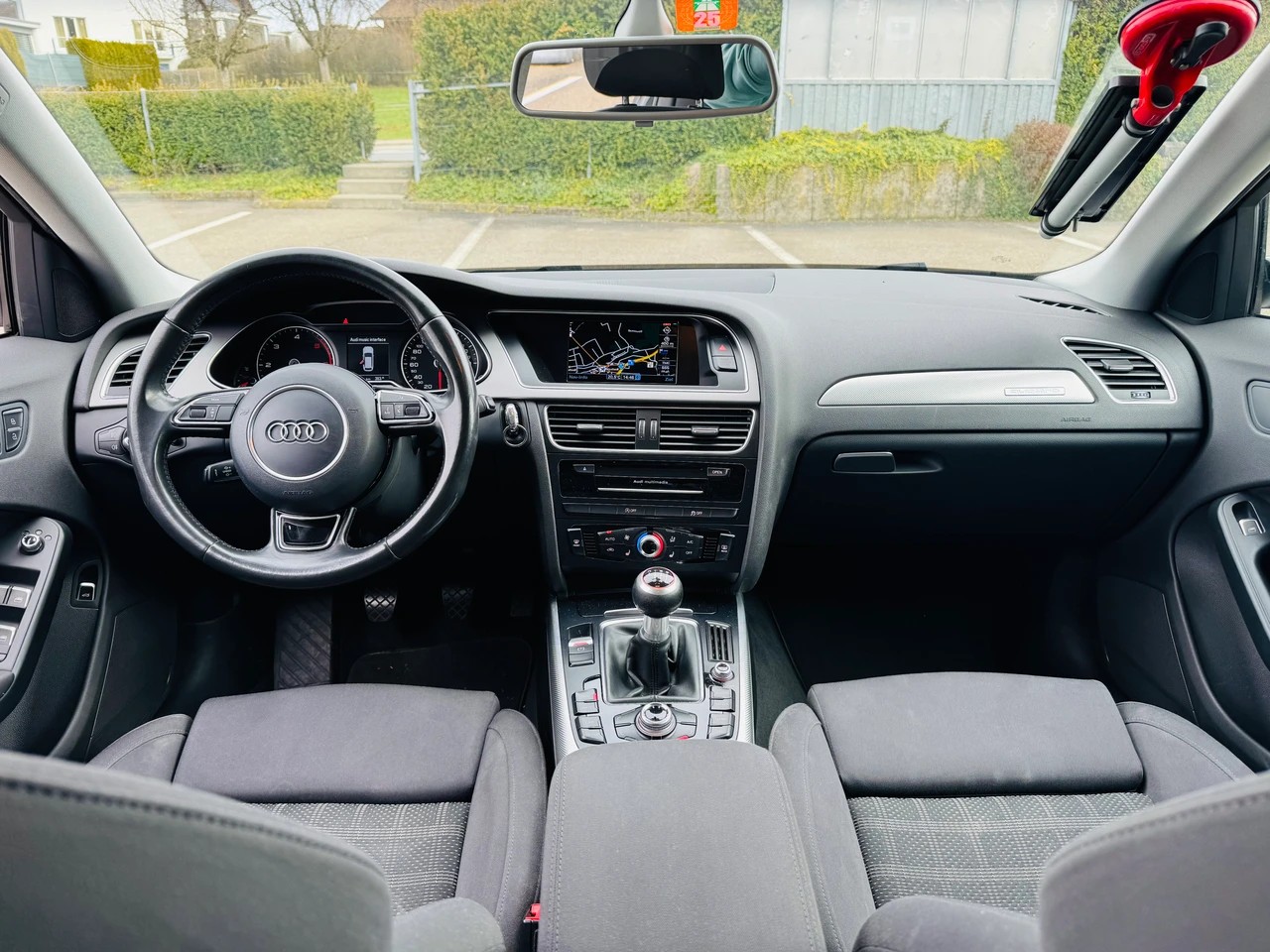 AUDI A4 Avant 2.0 TDI quattro-image-2