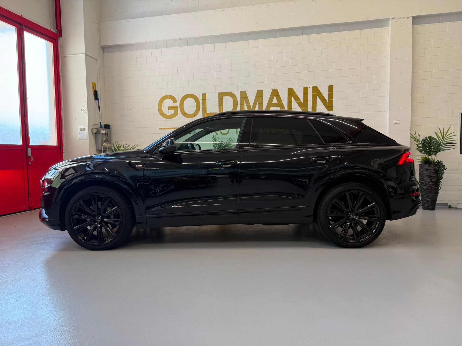 AUDI Q8 45 TDI Black Edition quattro tiptronic-showroom-element-1