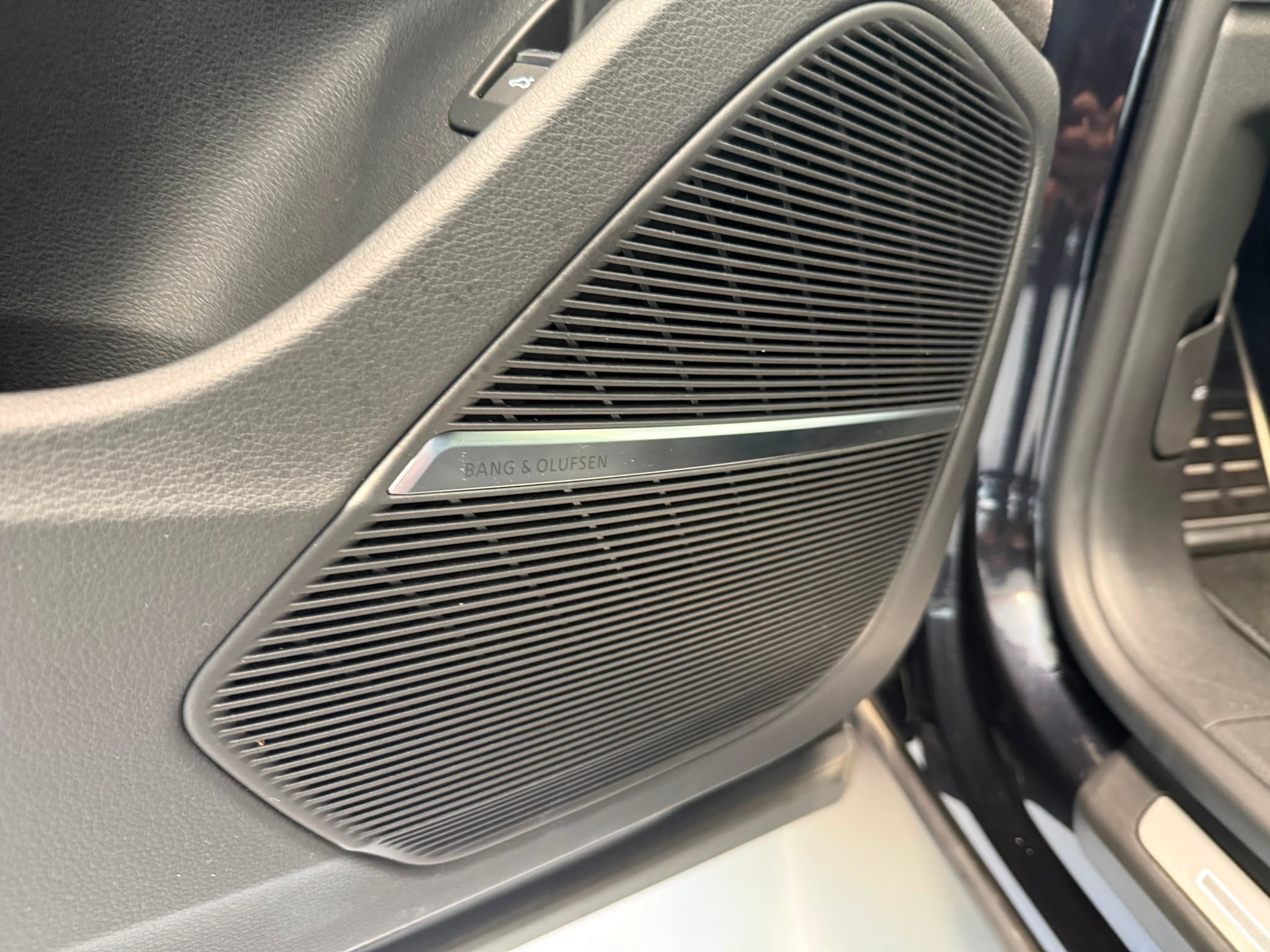 AUDI Q8 45 TDI Black Edition quattro tiptronic-image-9