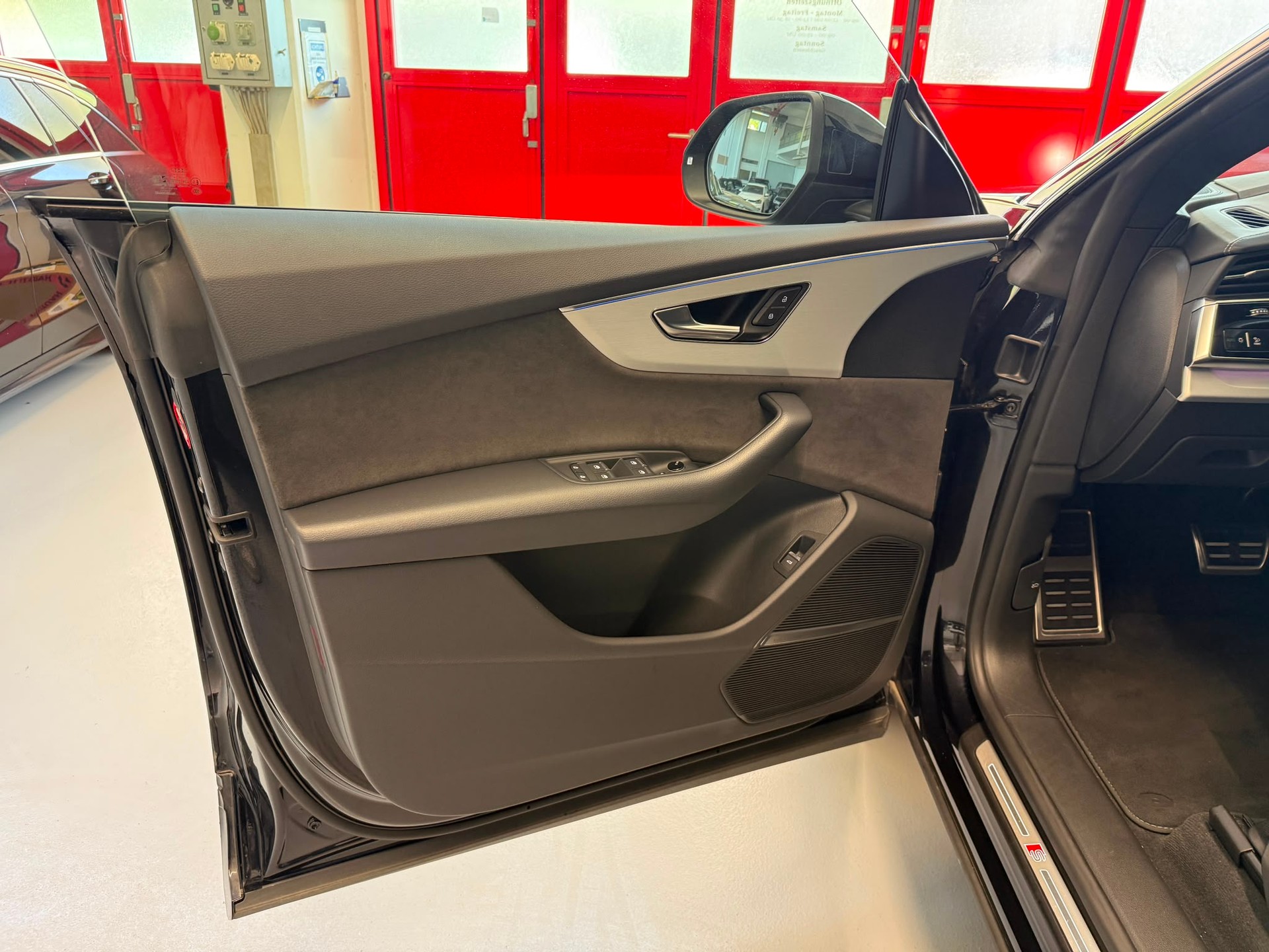 AUDI Q8 45 TDI Black Edition quattro tiptronic-image-8