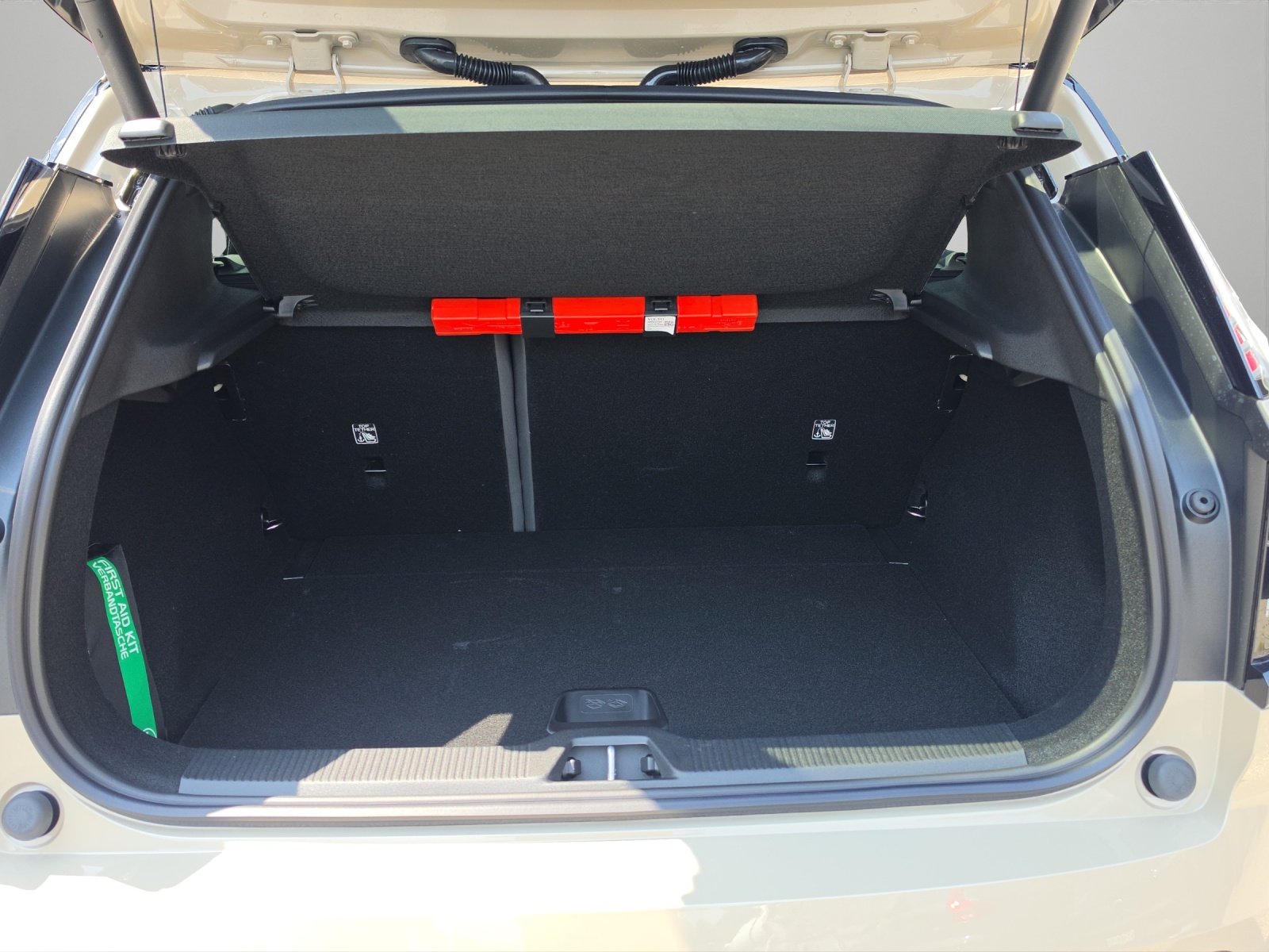 VOLVO EX30 P8 69 kWh AWD Ultra-image-16