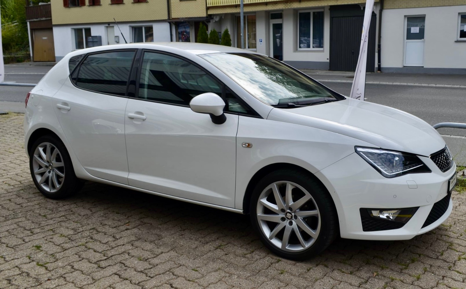 SEAT Ibiza 1.0 EcoTSI FR-image-1