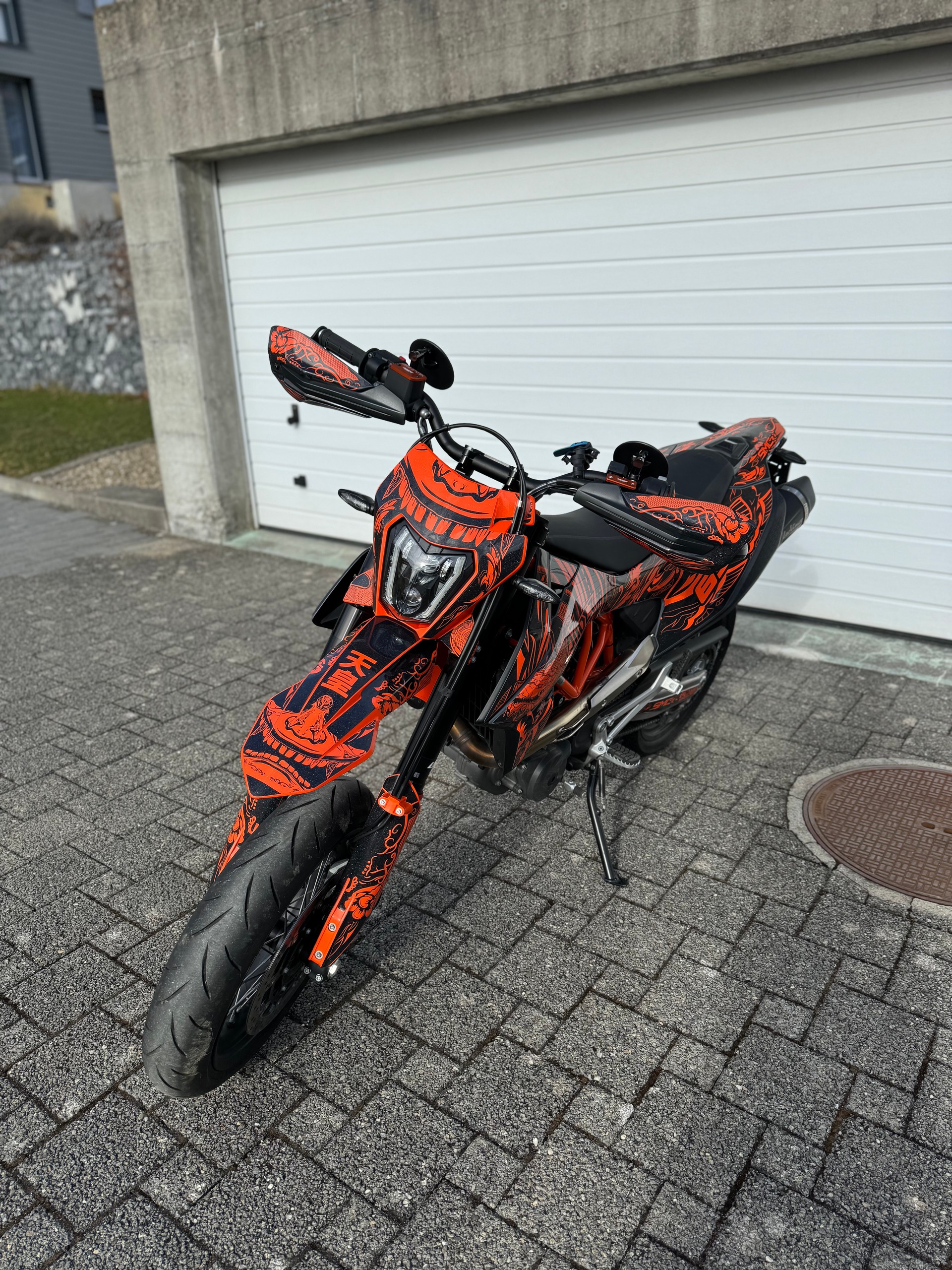 KTM 690 SMC R ABS-image-4