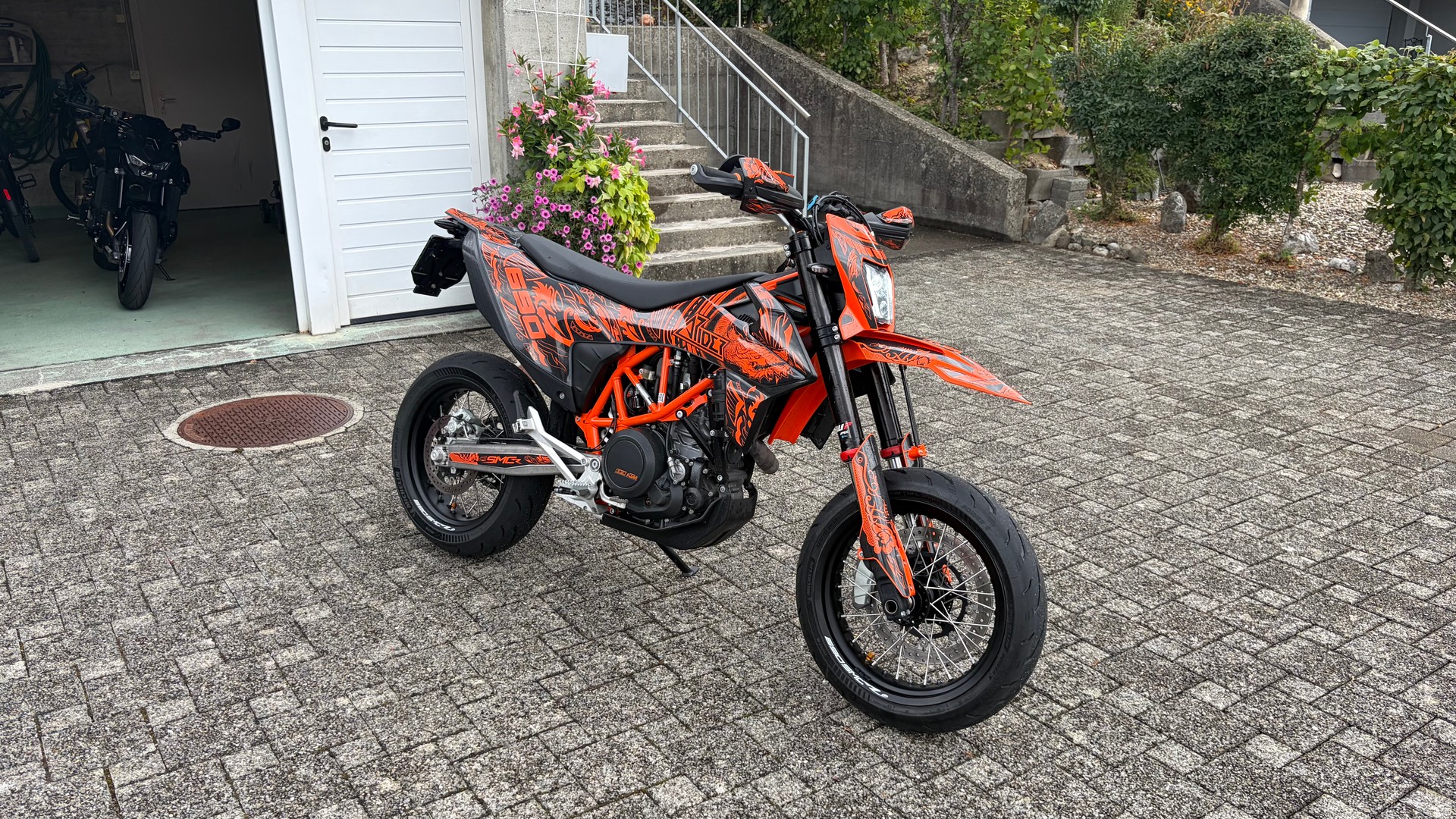 KTM 690 SMC R ABS-image-2