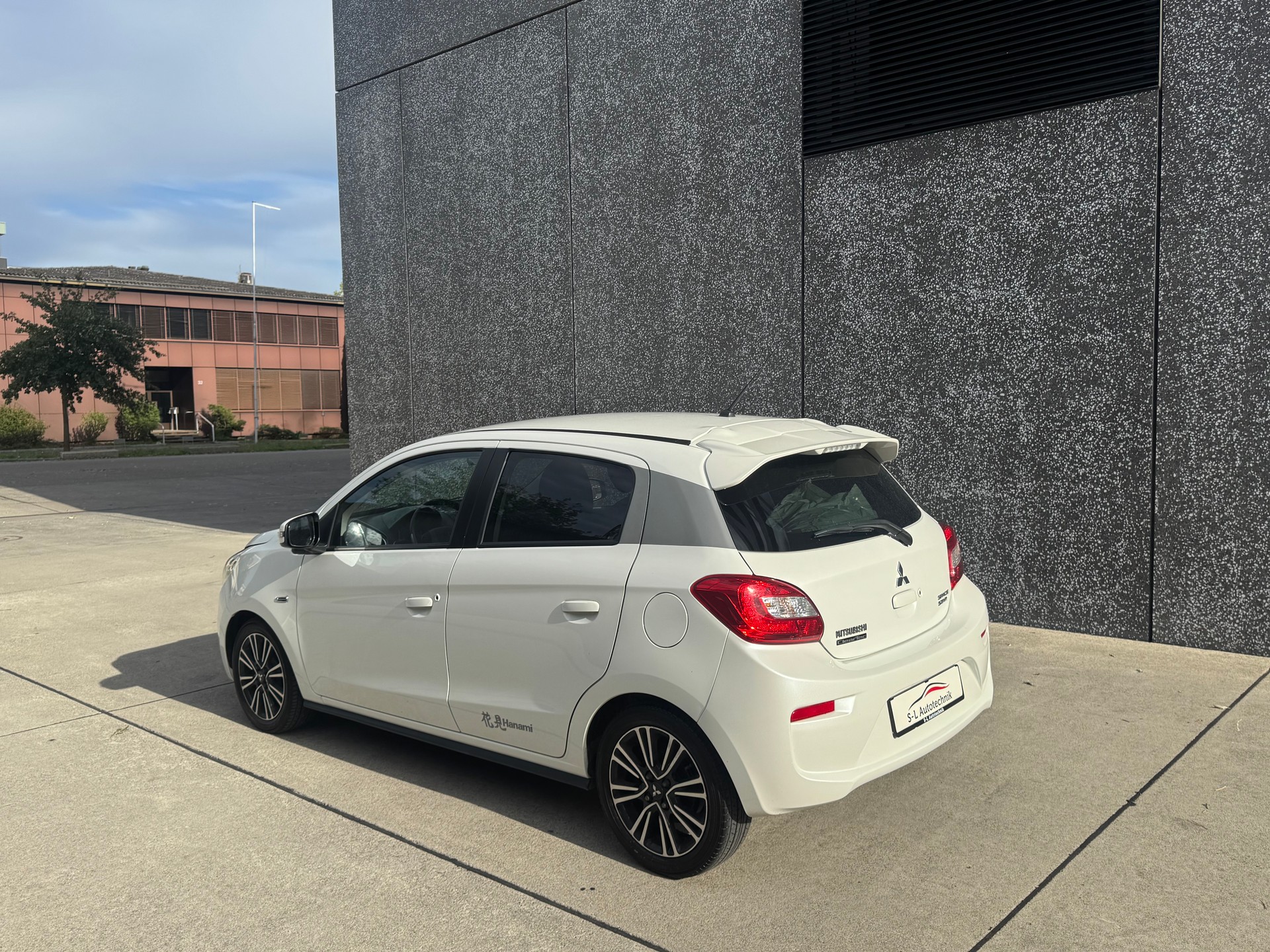 MITSUBISHI Space Star 1.2 Hanami CVT-showroom-element-3