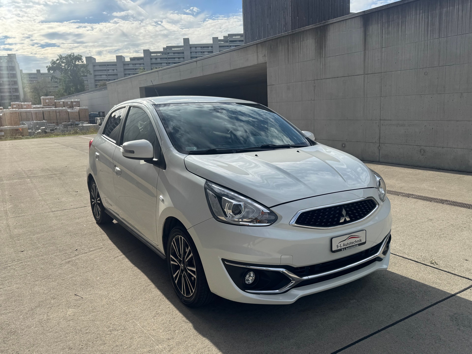 MITSUBISHI Space Star 1.2 Hanami CVT-showroom-element-2