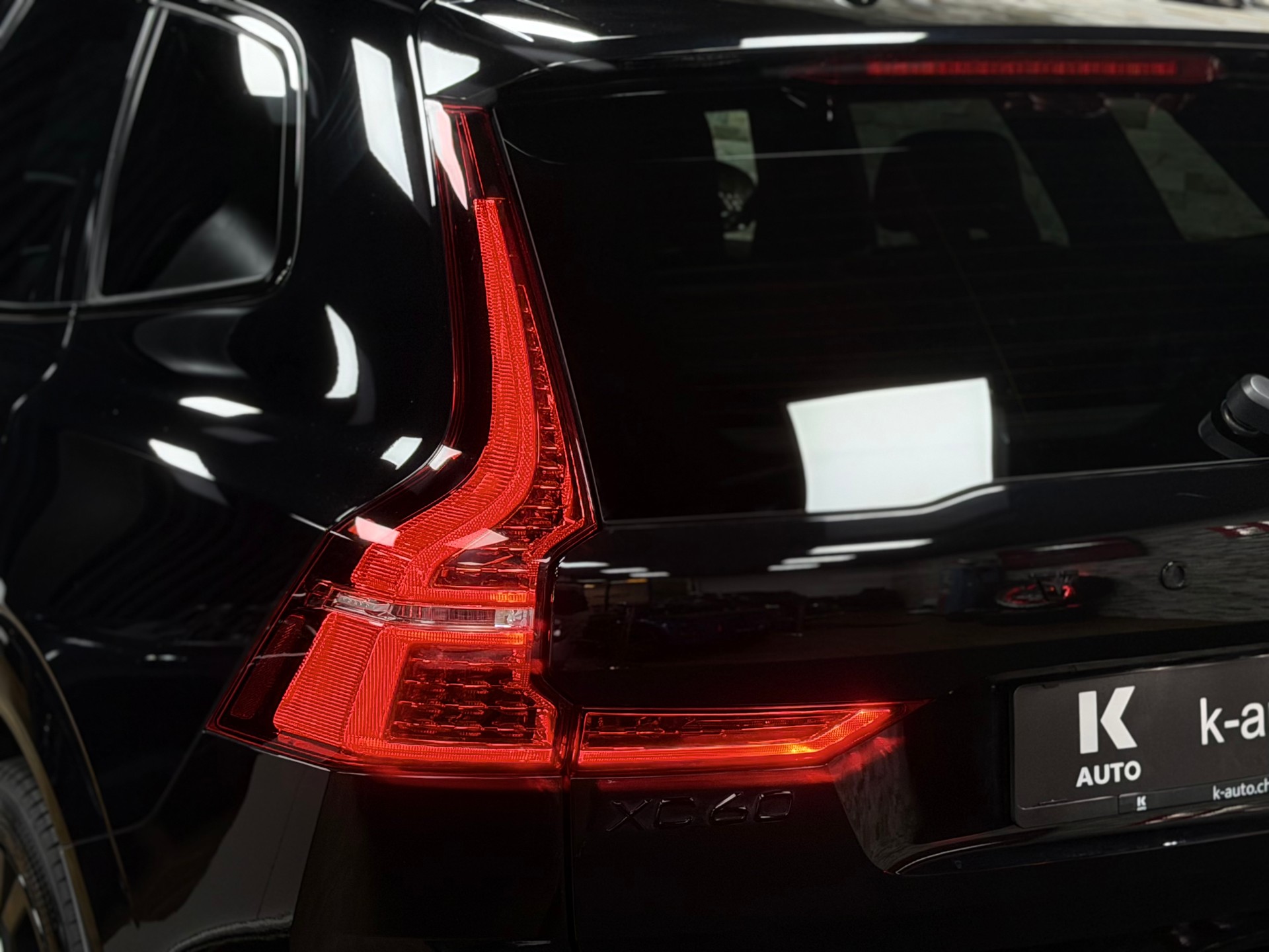 VOLVO XC60 B5 Benzin Mild Hybrid AWD Ultra Dark Geartronic-image-11