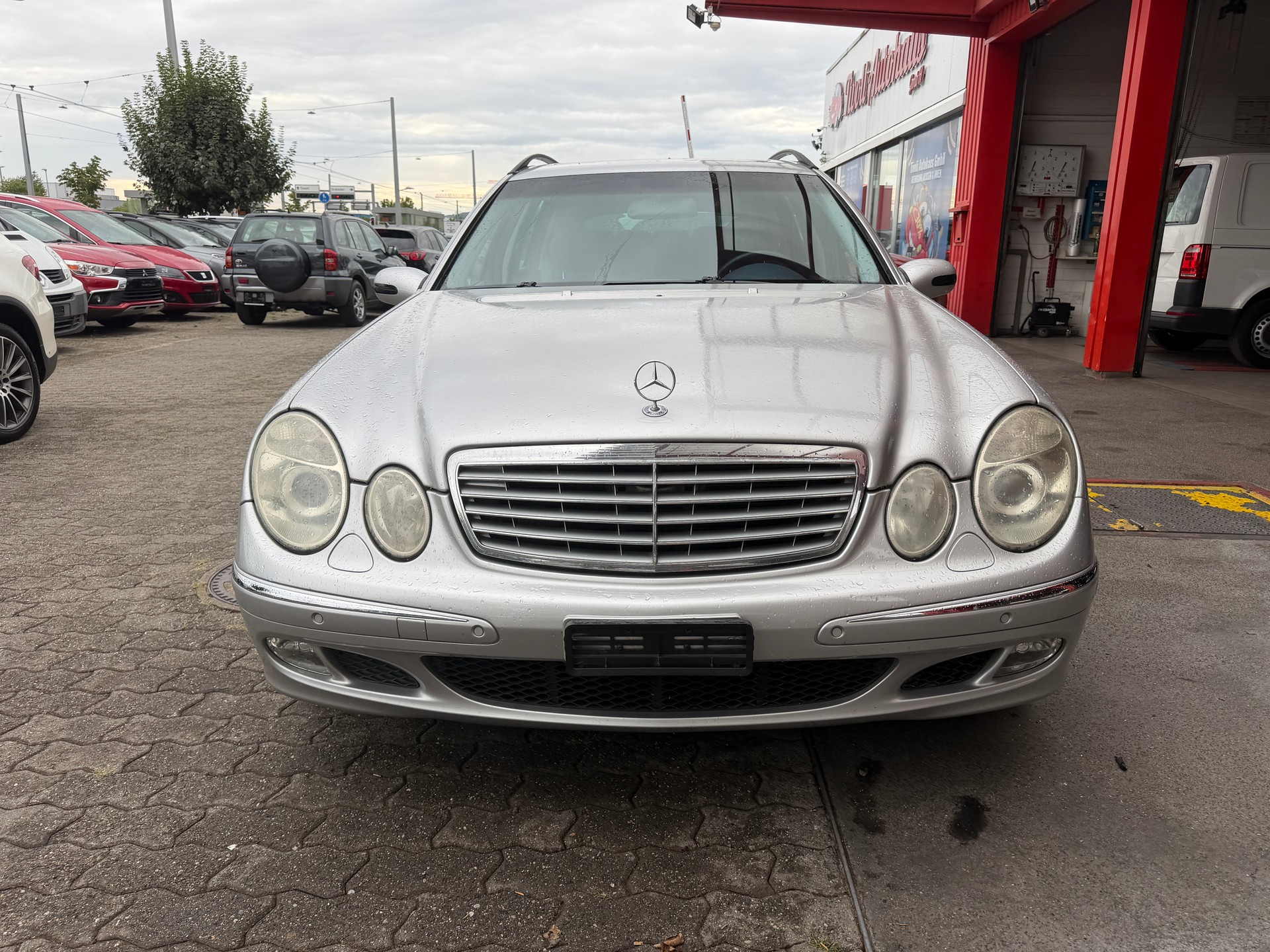 MERCEDES-BENZ E 240 Elégance-showroom-element-2
