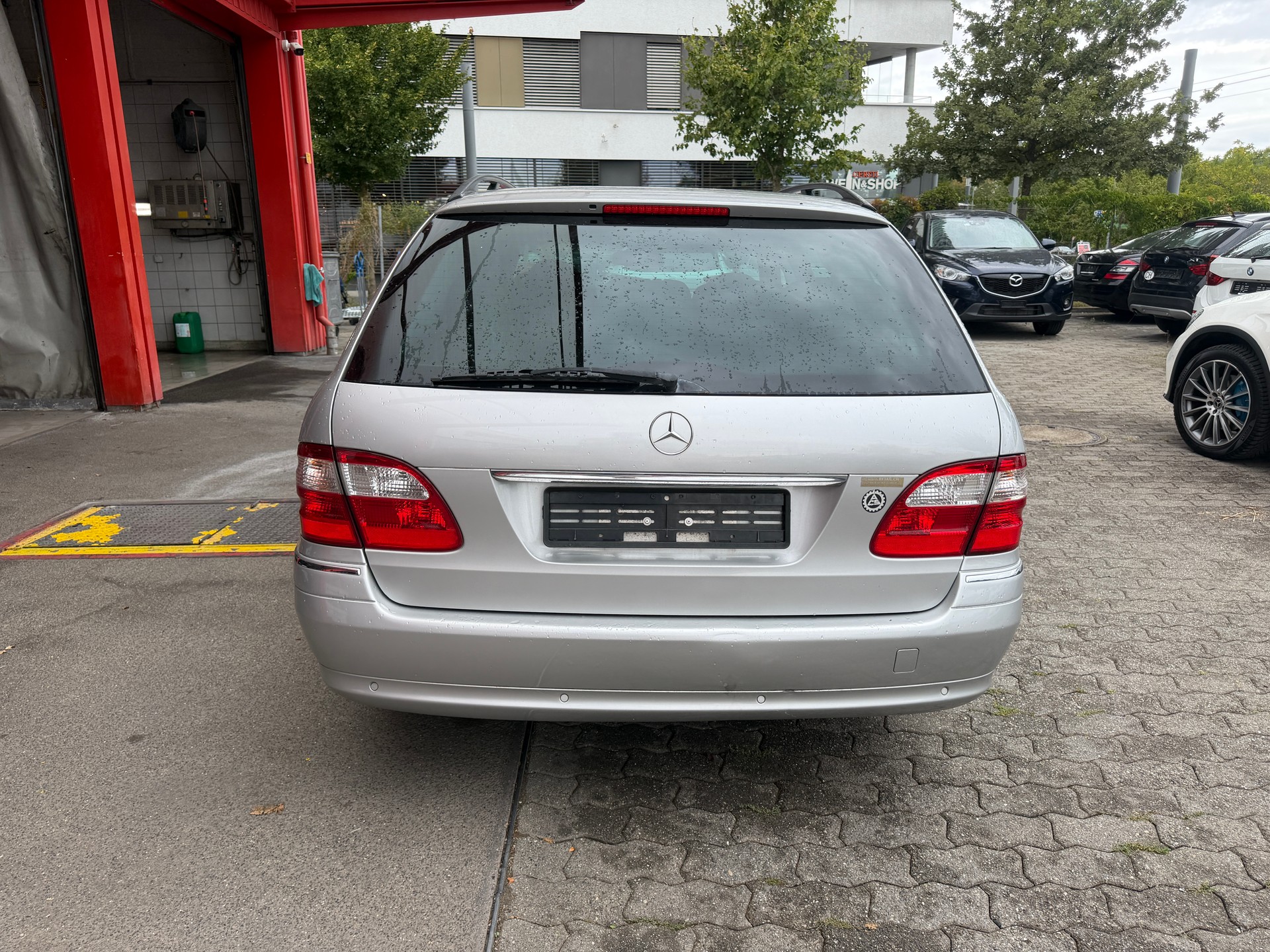 MERCEDES-BENZ E 240 Elégance-image-5