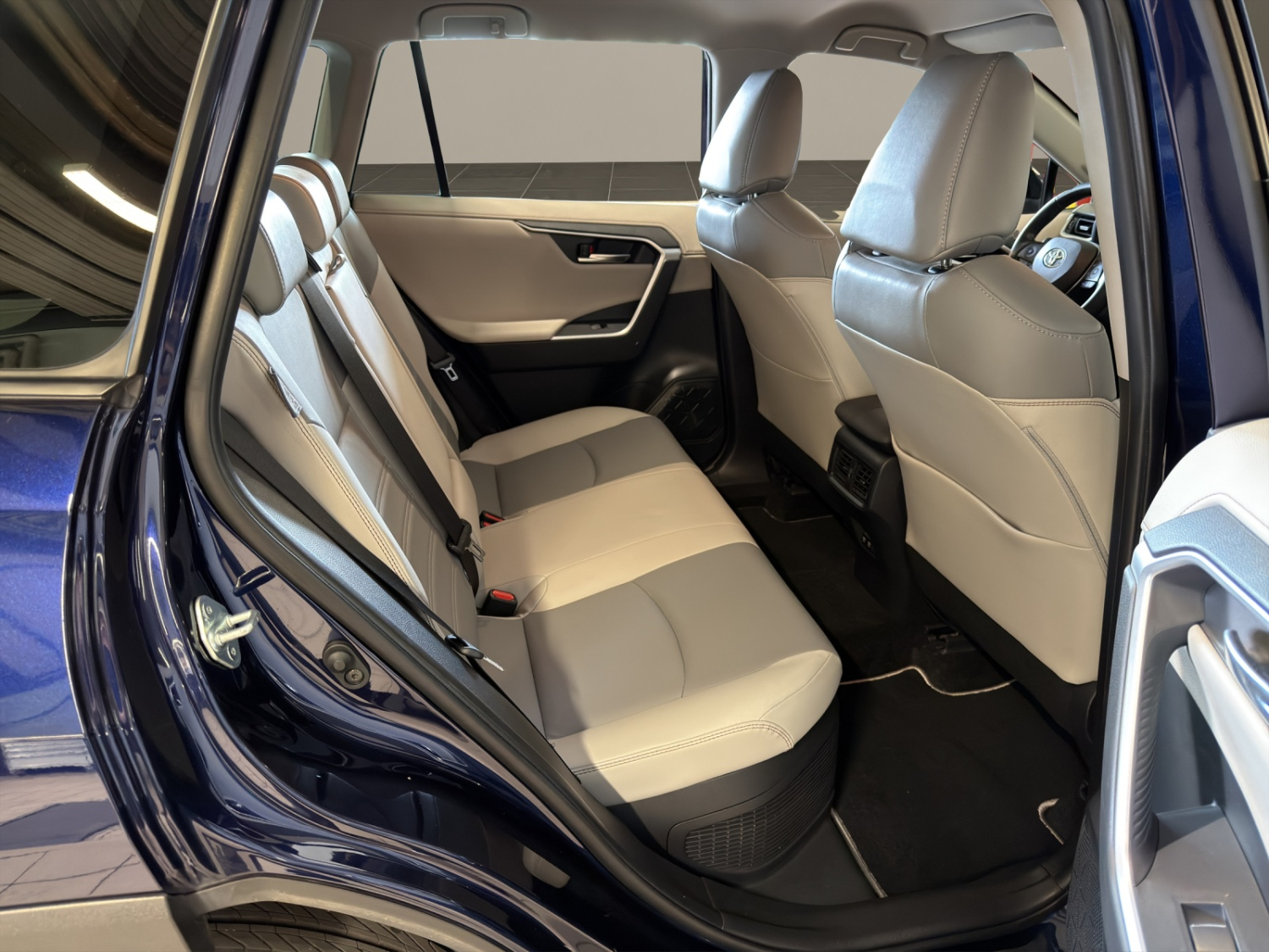 TOYOTA RAV4 2.5 HEV Premium-image-11