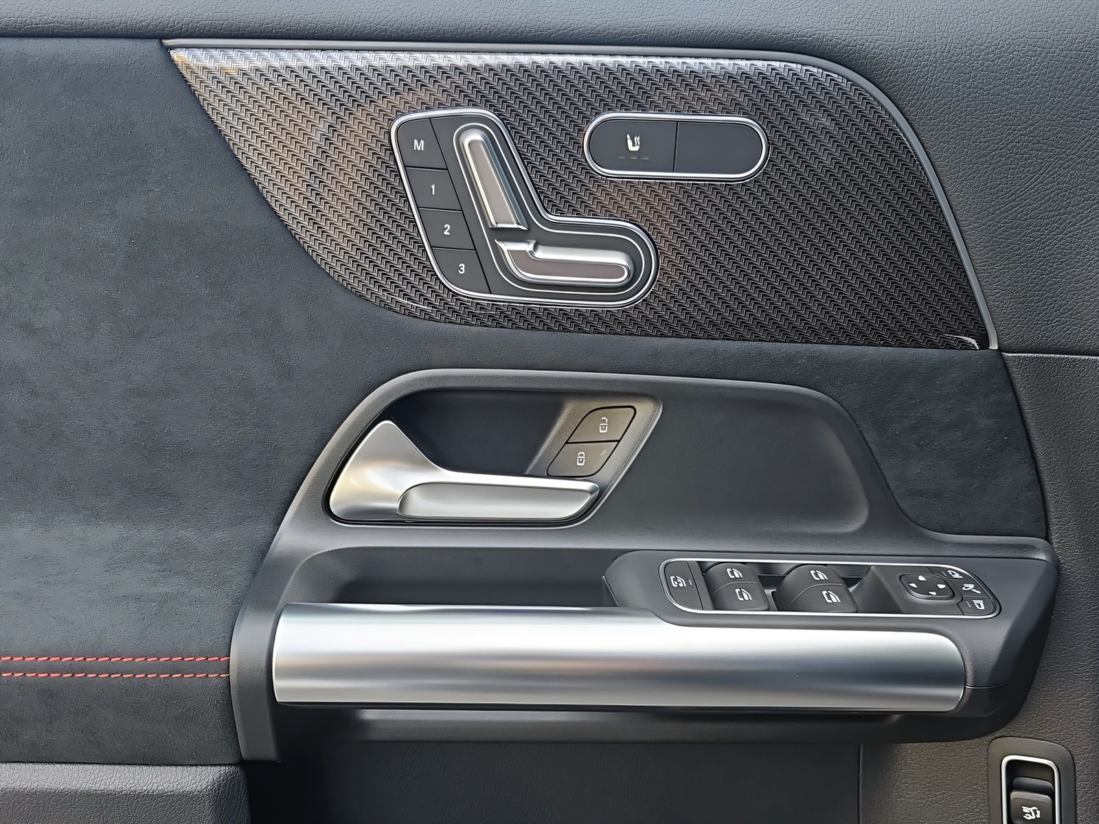 MERCEDES-BENZ GLA 35 4Matic-image-9