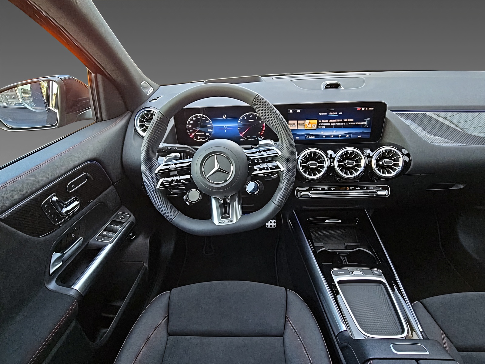 MERCEDES-BENZ GLA 35 4Matic-image-12