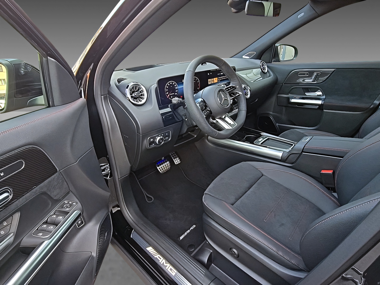 MERCEDES-BENZ GLA 35 4Matic-image-13