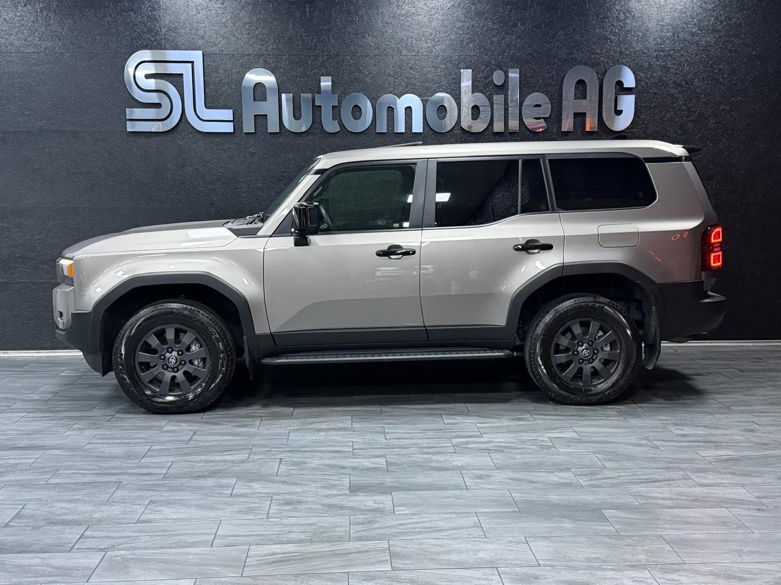 TOYOTA Land Cruiser 2.8TD Comfort-showroom-element-3