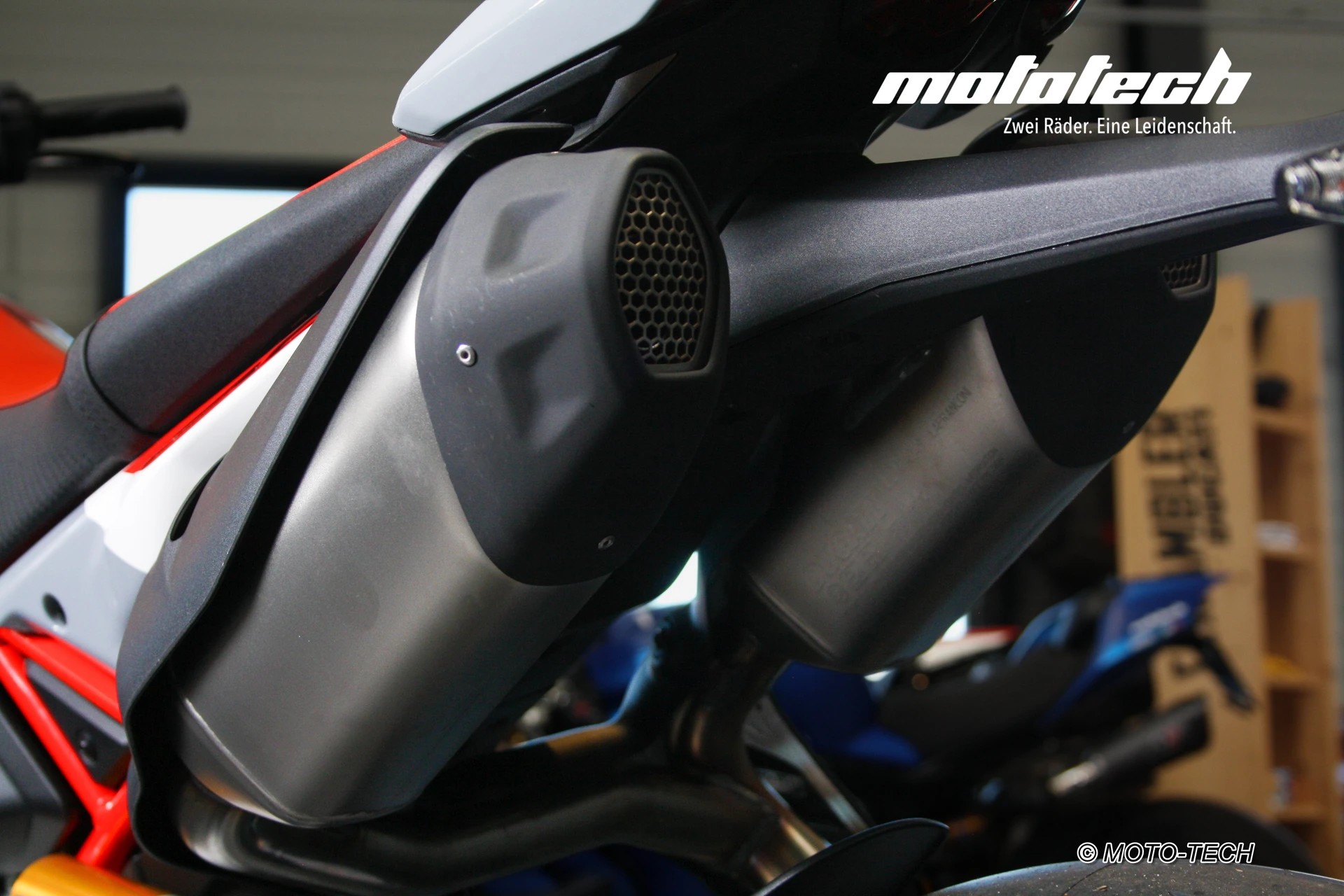 DUCATI Hypermotard V2 SP-image-10