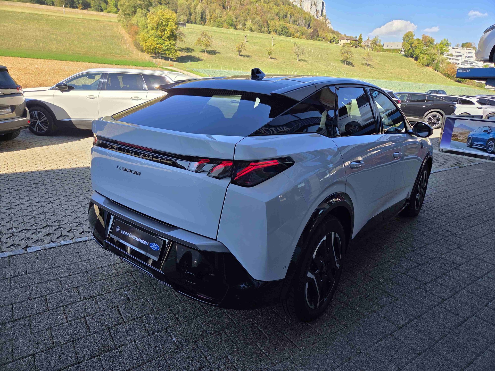 PEUGEOT 3008 e-GT-showroom-element-3