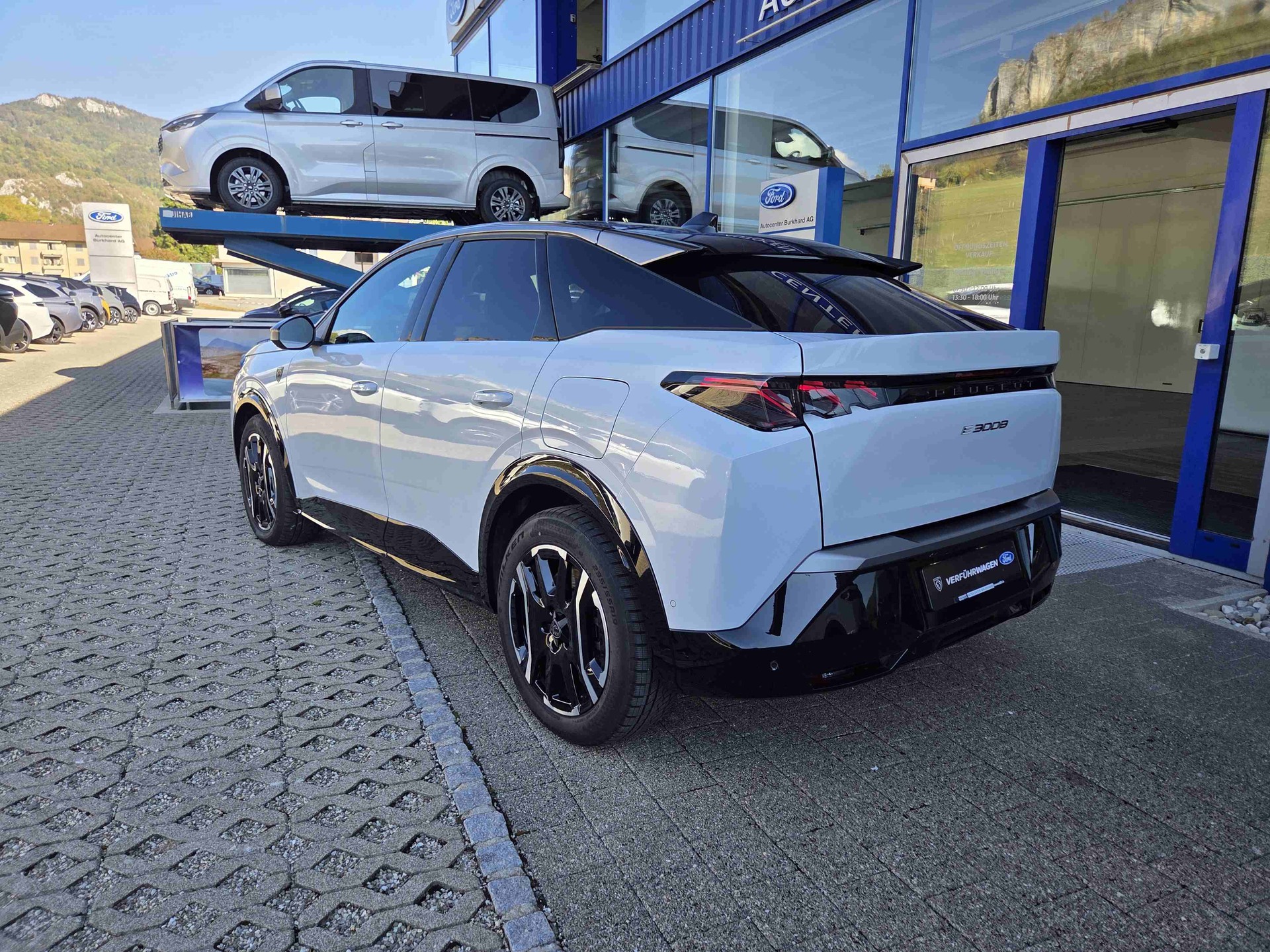 PEUGEOT 3008 e-GT-showroom-element-2