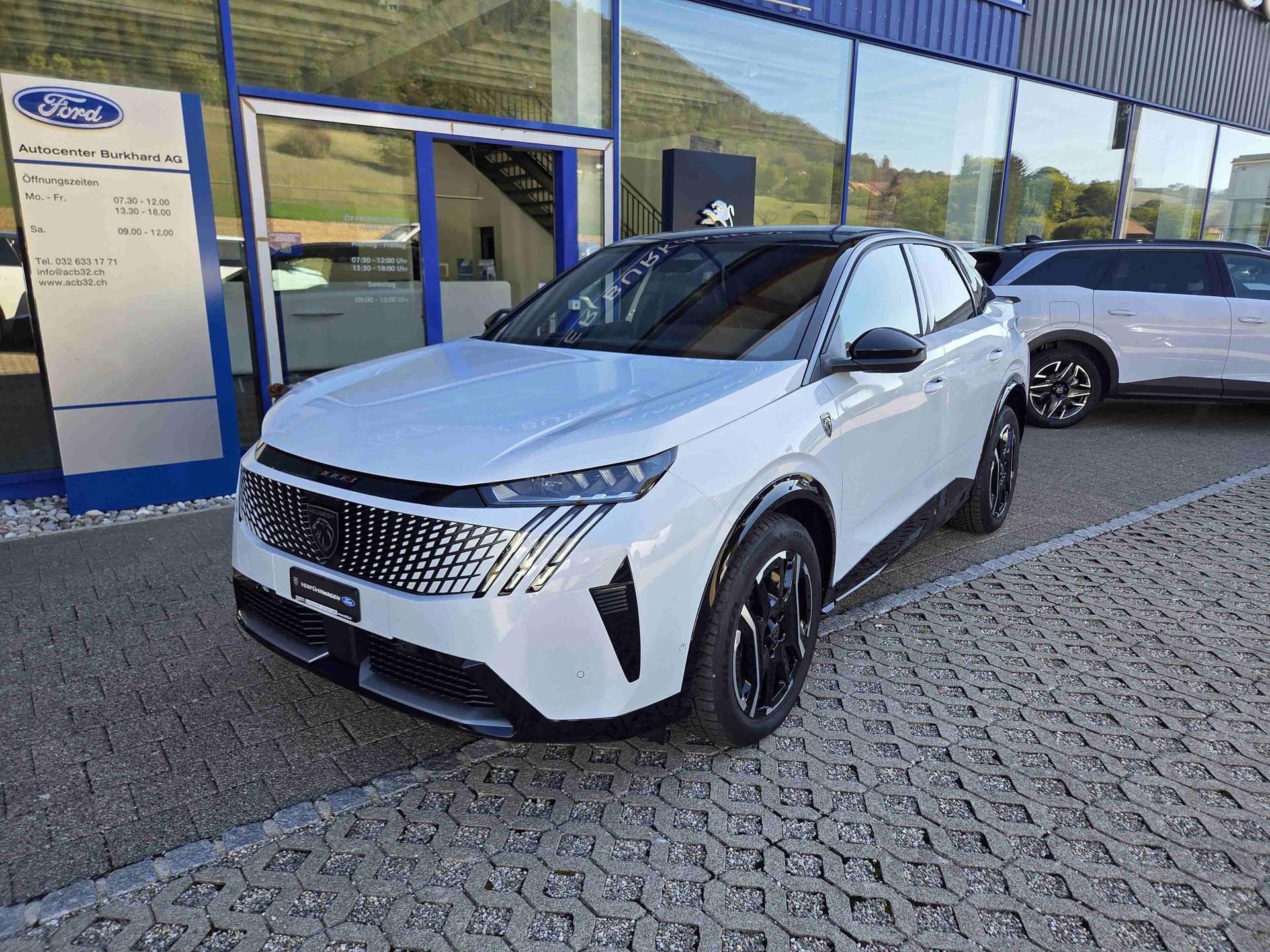 PEUGEOT 3008 e-GT-showroom-element-1