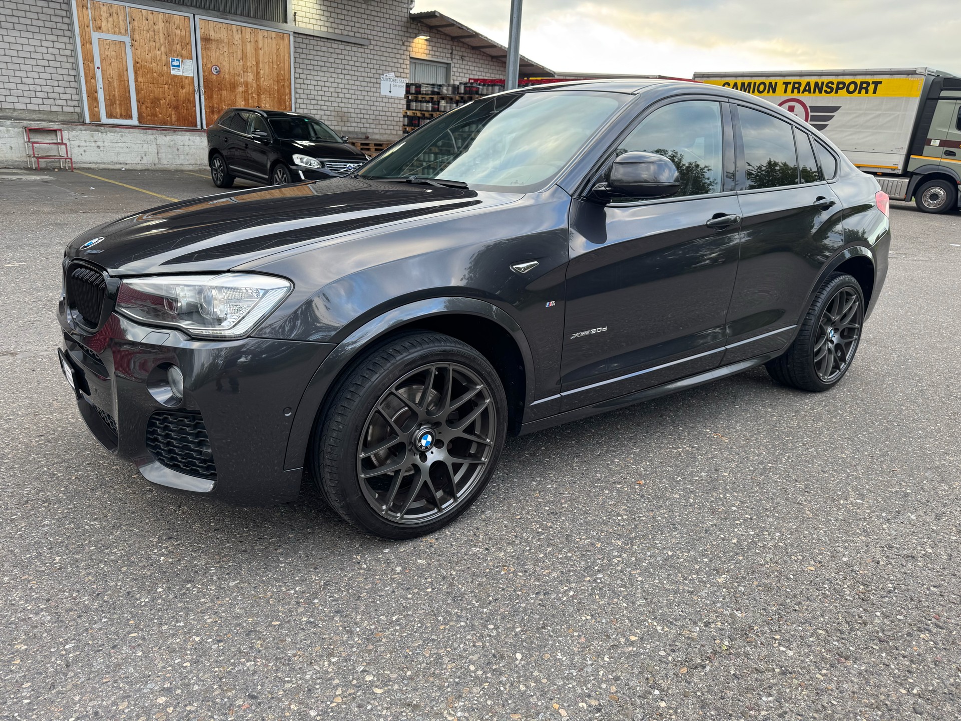 BMW X4 xDrive 30d M-Paket xLine Steptronic-showroom-element-2
