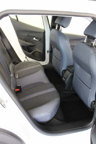 PEUGEOT 2008 e-Allure-image-7