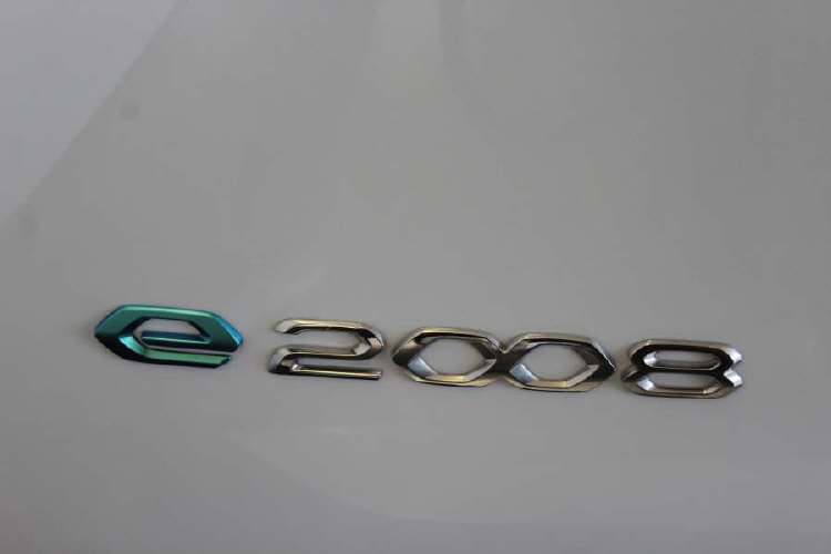 PEUGEOT 2008 e-Allure-image-9
