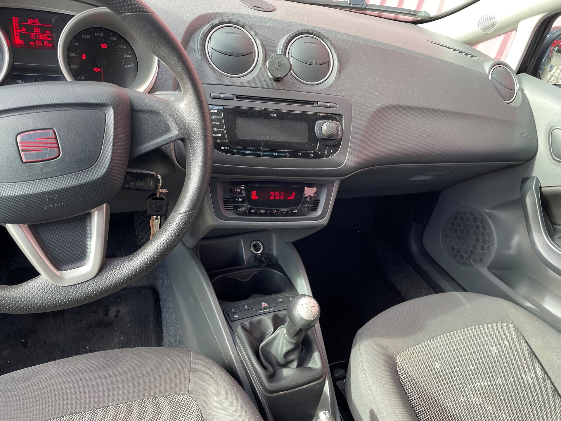 SEAT Ibiza SC 1.4 Style-image-7