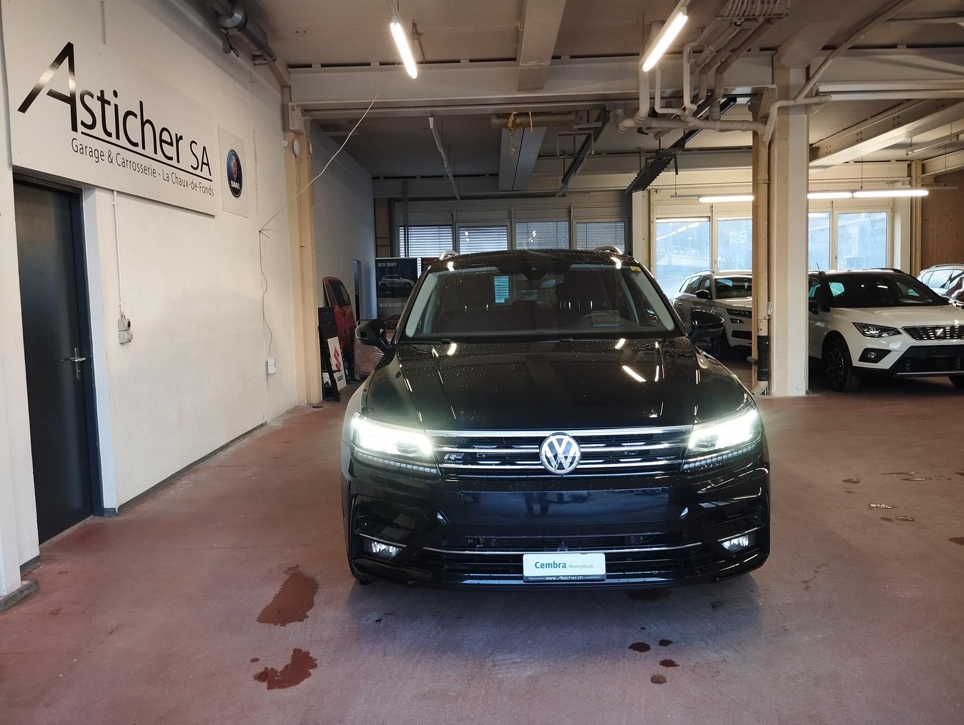 VW Tiguan 2.0TSI Highline 4Motion DSG-showroom-element-1