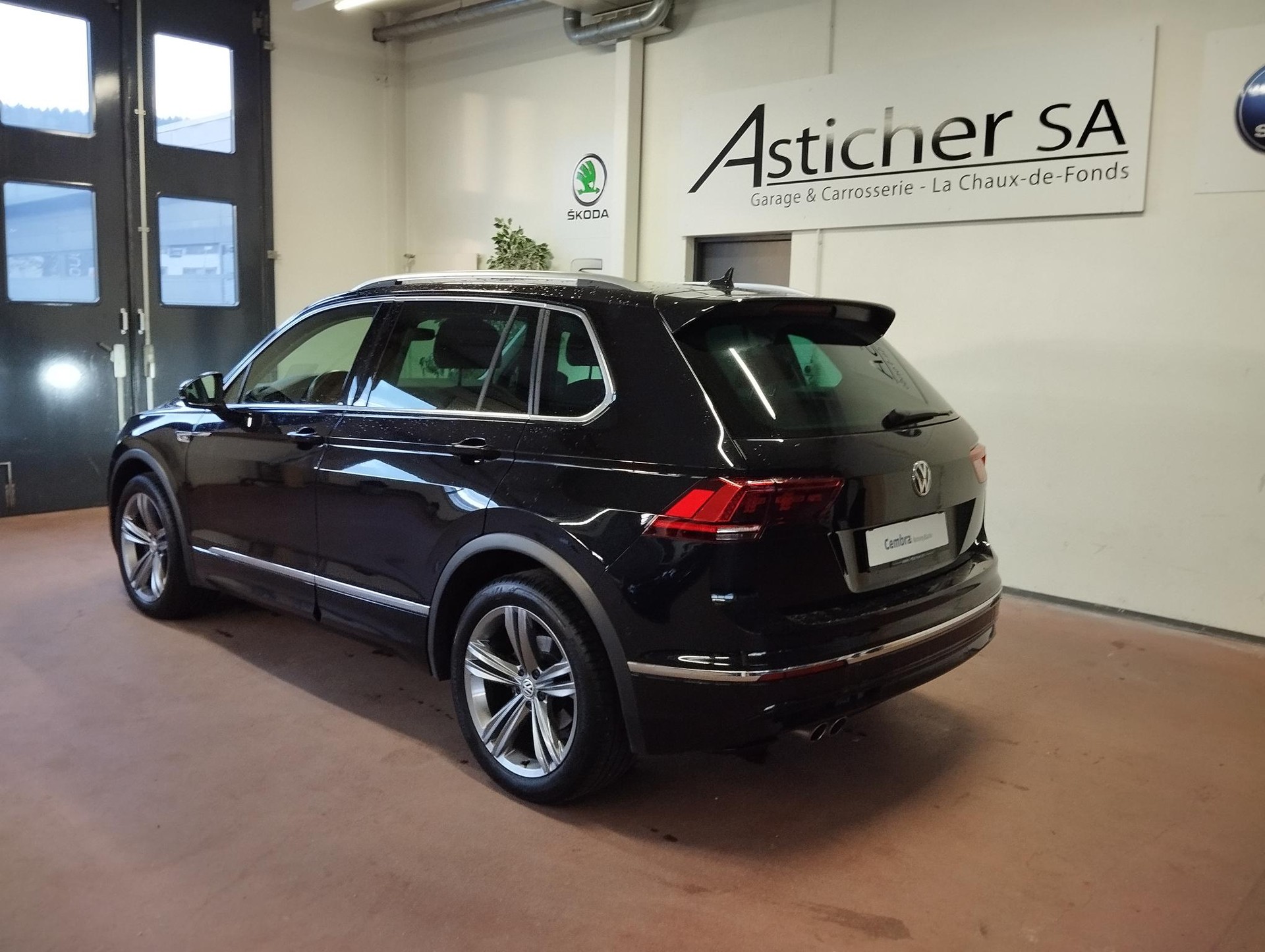VW Tiguan 2.0TSI Highline 4Motion DSG-showroom-element-3