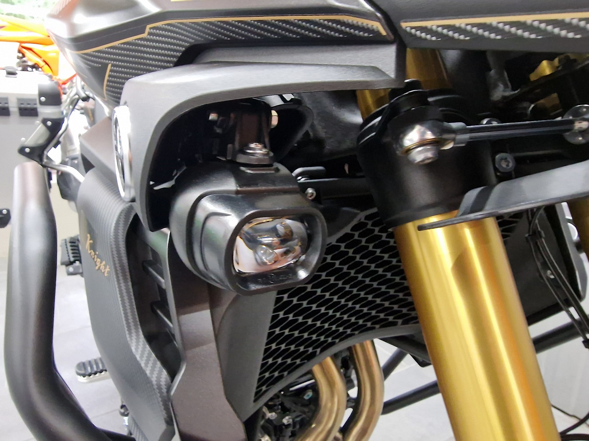 VOGE DS 900 X Black Knight-image-9