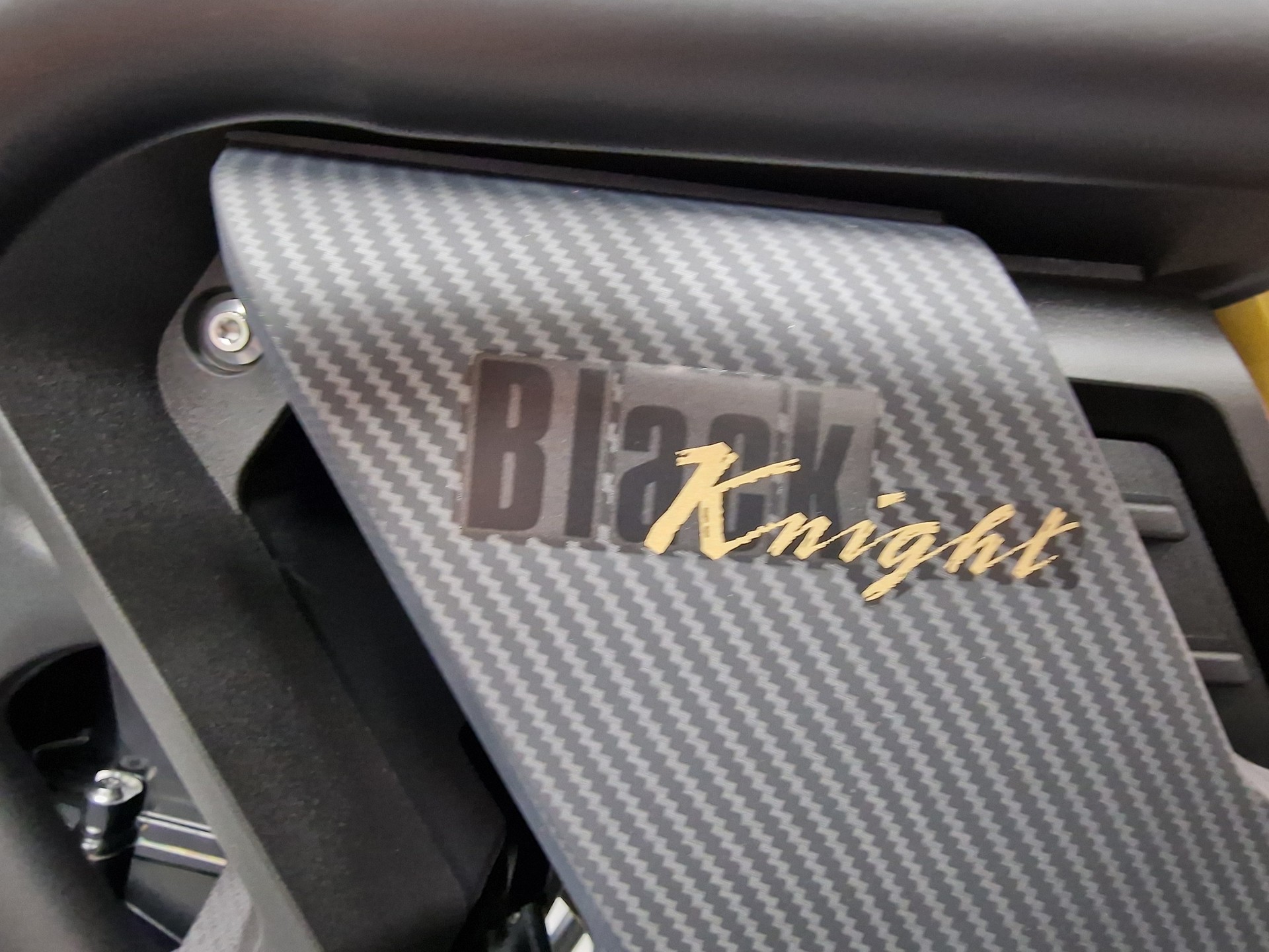 VOGE DS 900 X Black Knight-showroom-element-2