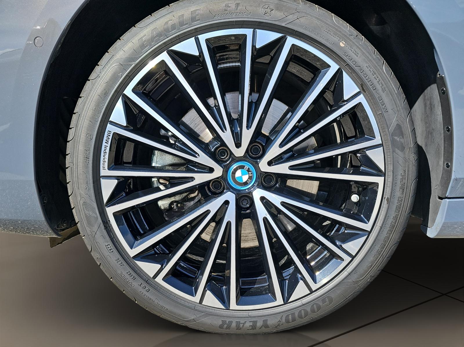 BMW 🆕 230e xDrive Active Tourer (CH)⛽+🔌-image-11