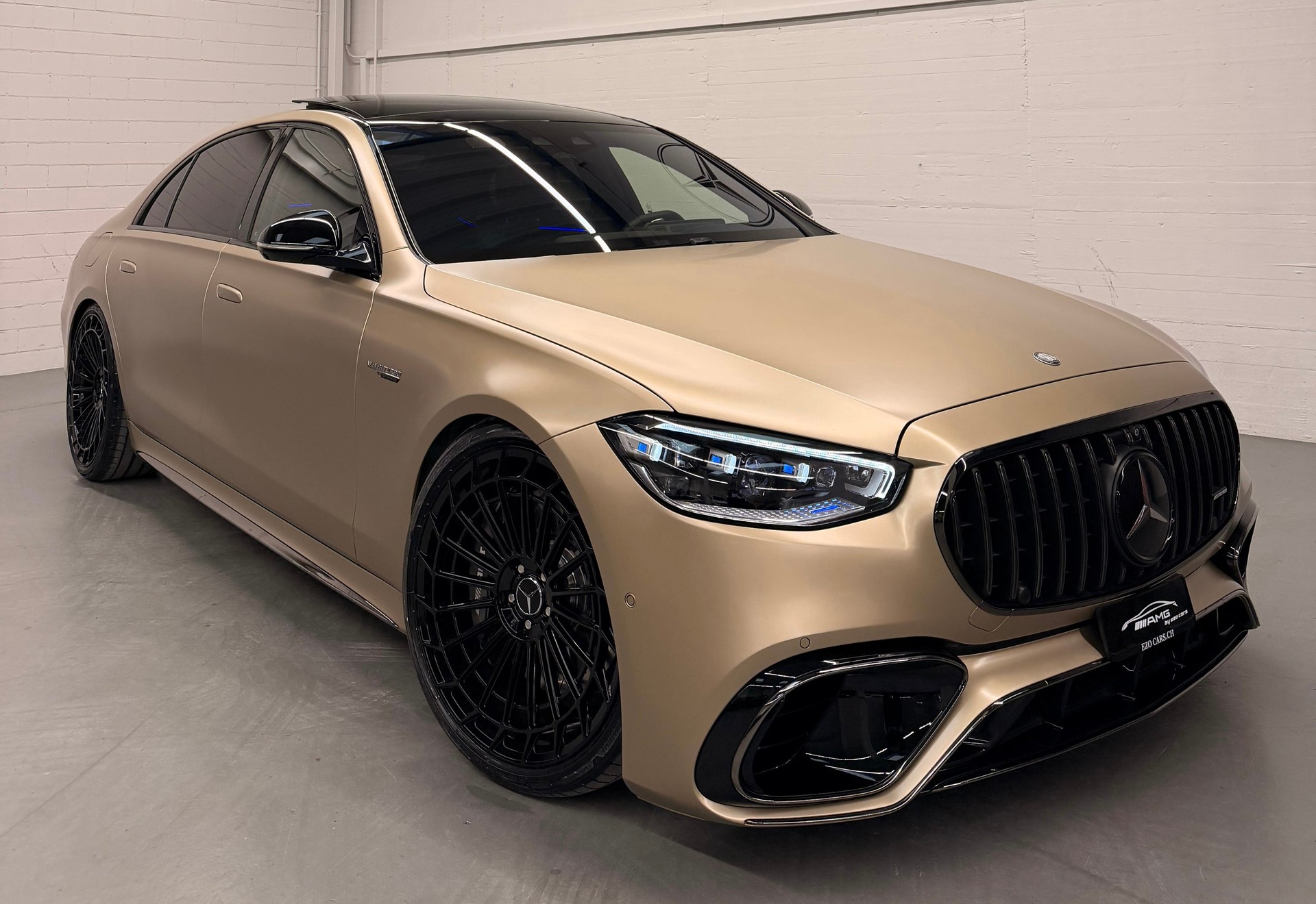 MERCEDES-BENZ S 63 AMG Limited Gold Matt Black E Performance 4Matic 802PS Lang Version Einzelstück Vollausstattung Gratisservice und Garantie-showroom-element-1