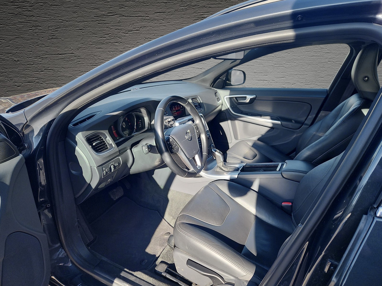 VOLVO V60 D3 Geartronic-image-4