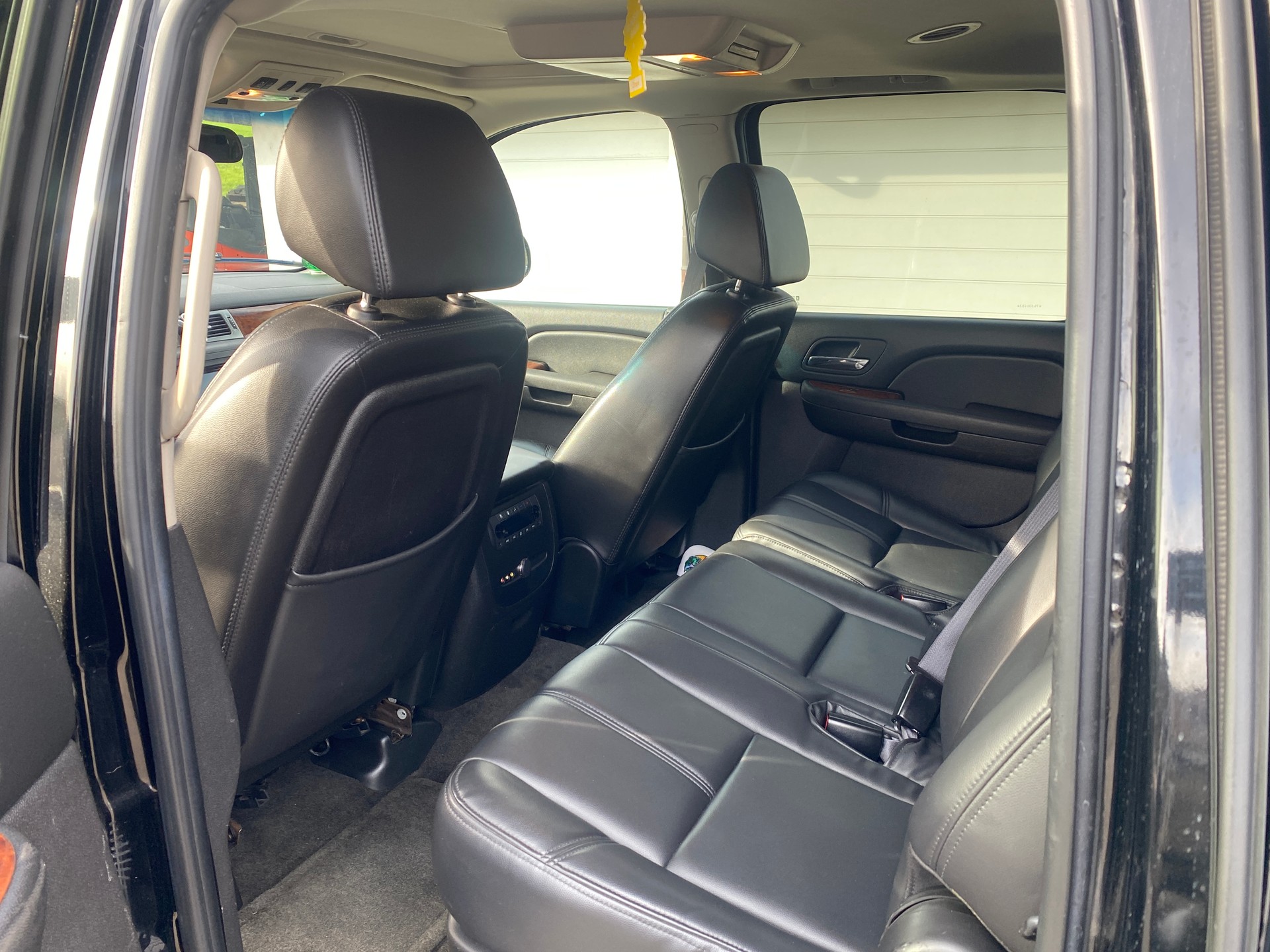 CHEVROLET Suburban-image-3