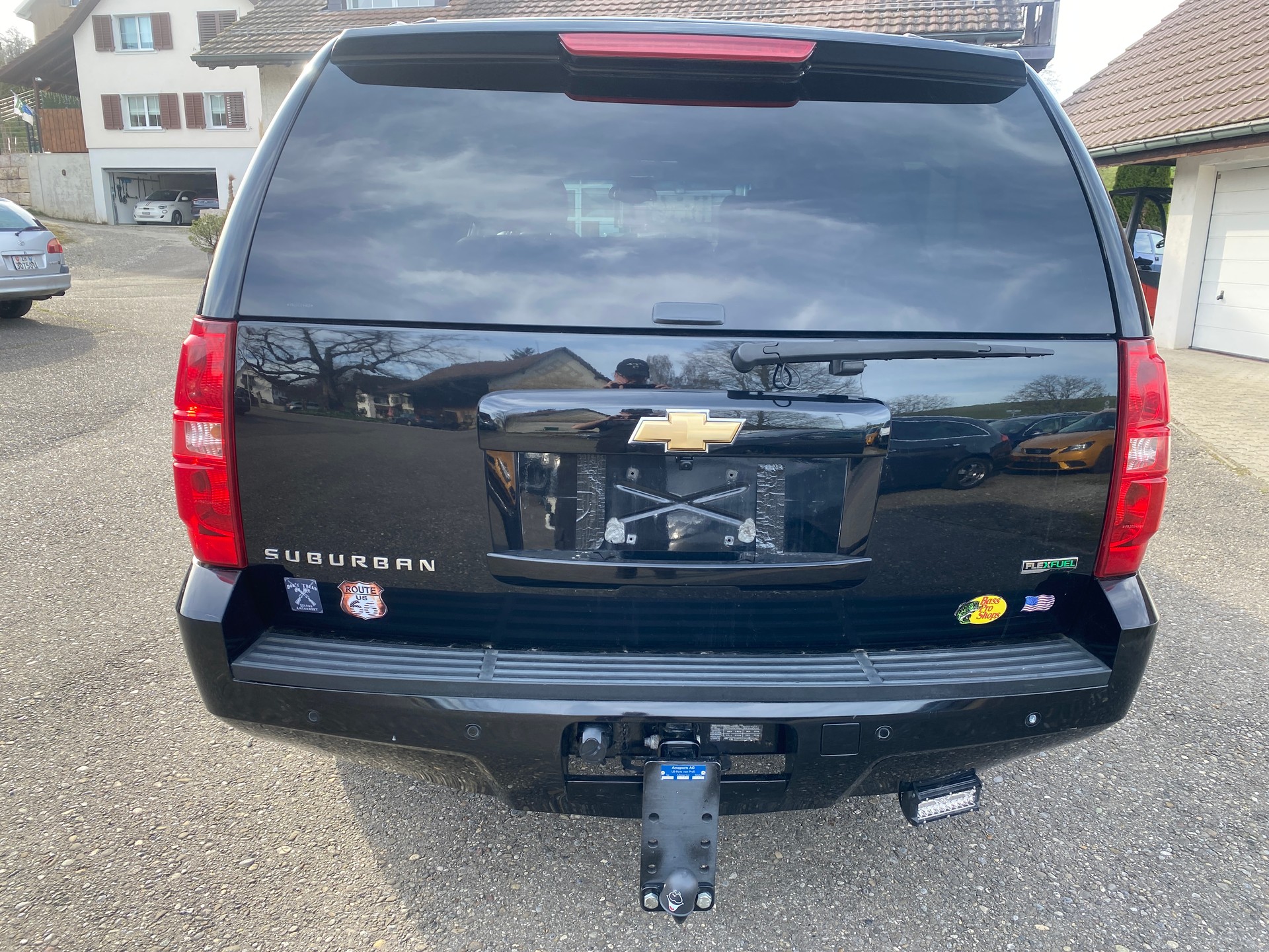 CHEVROLET Suburban-image-5