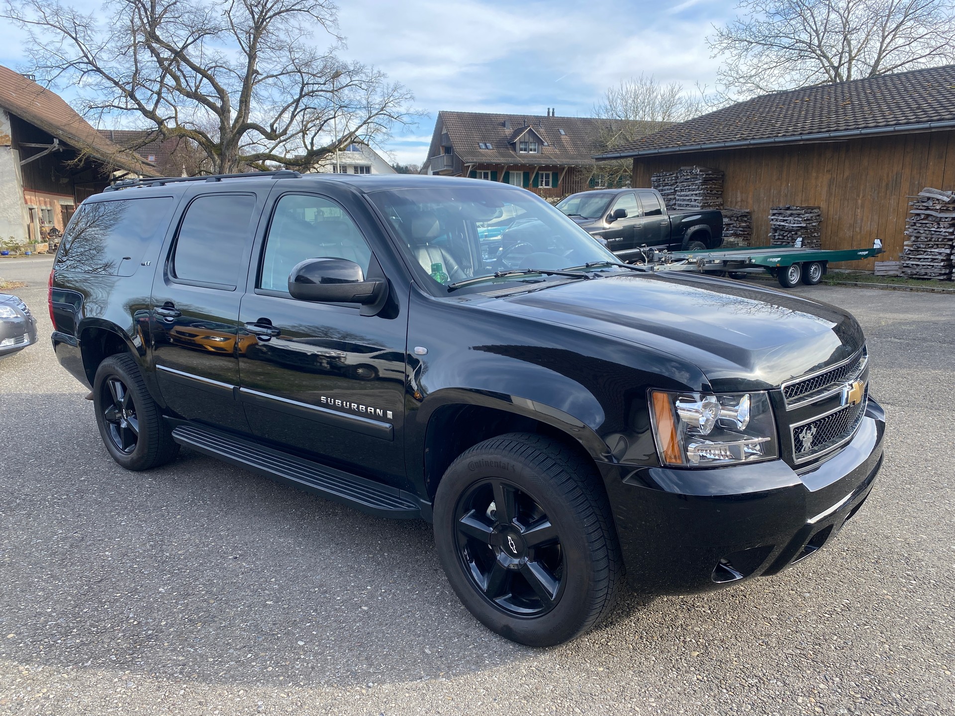 CHEVROLET Suburban-image-9