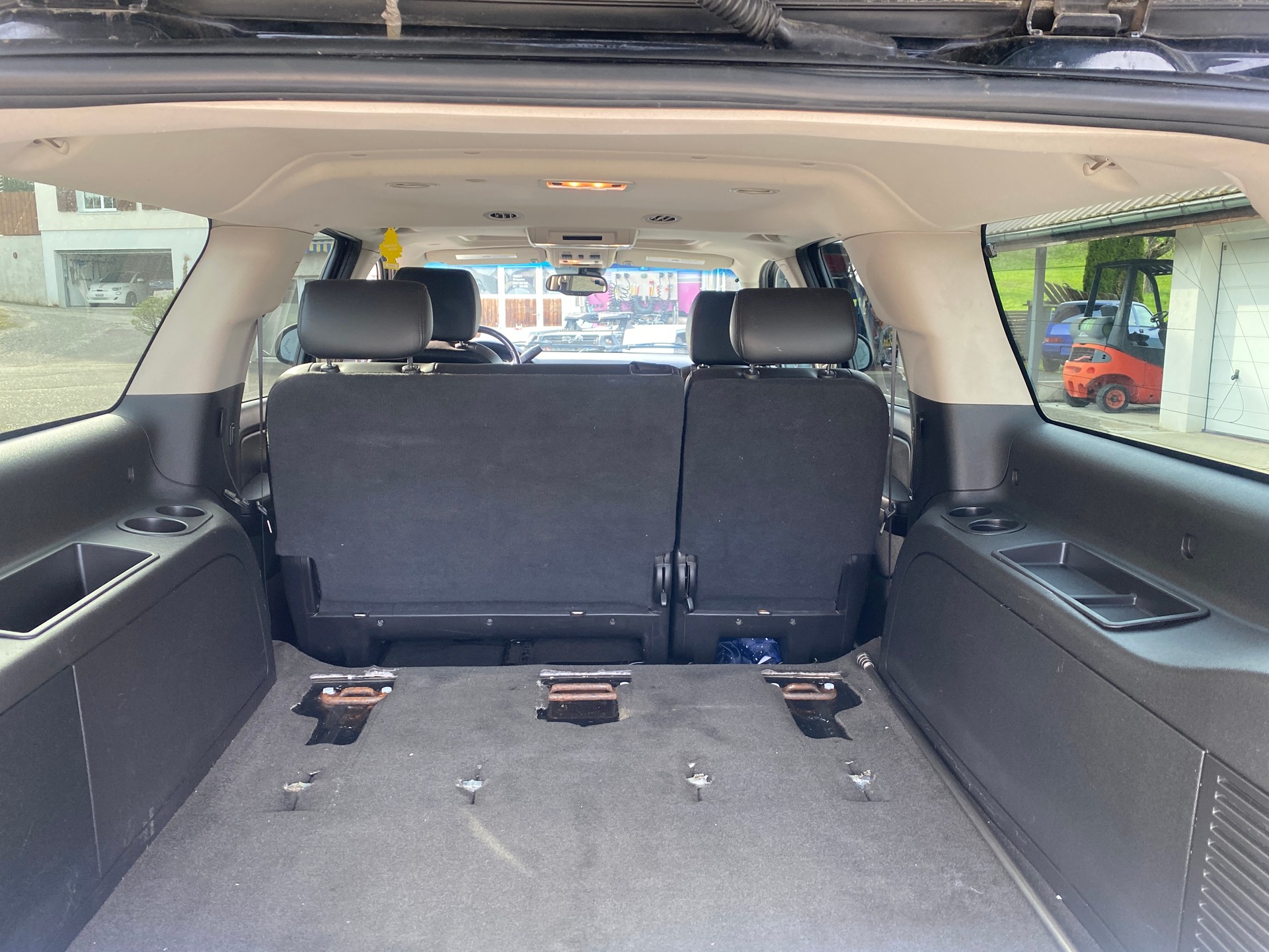 CHEVROLET Suburban-image-7