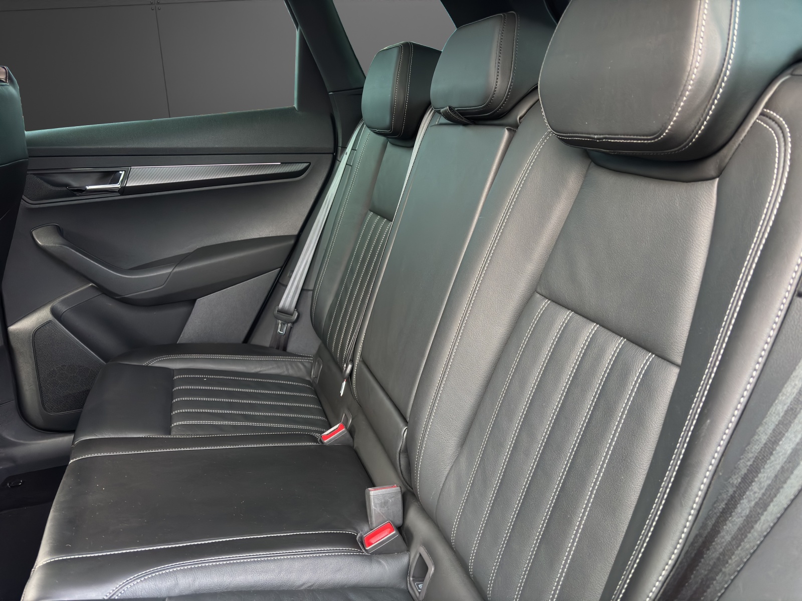 SKODA Karoq 2.0 TSI SportLine 4x4 DSG-image-11